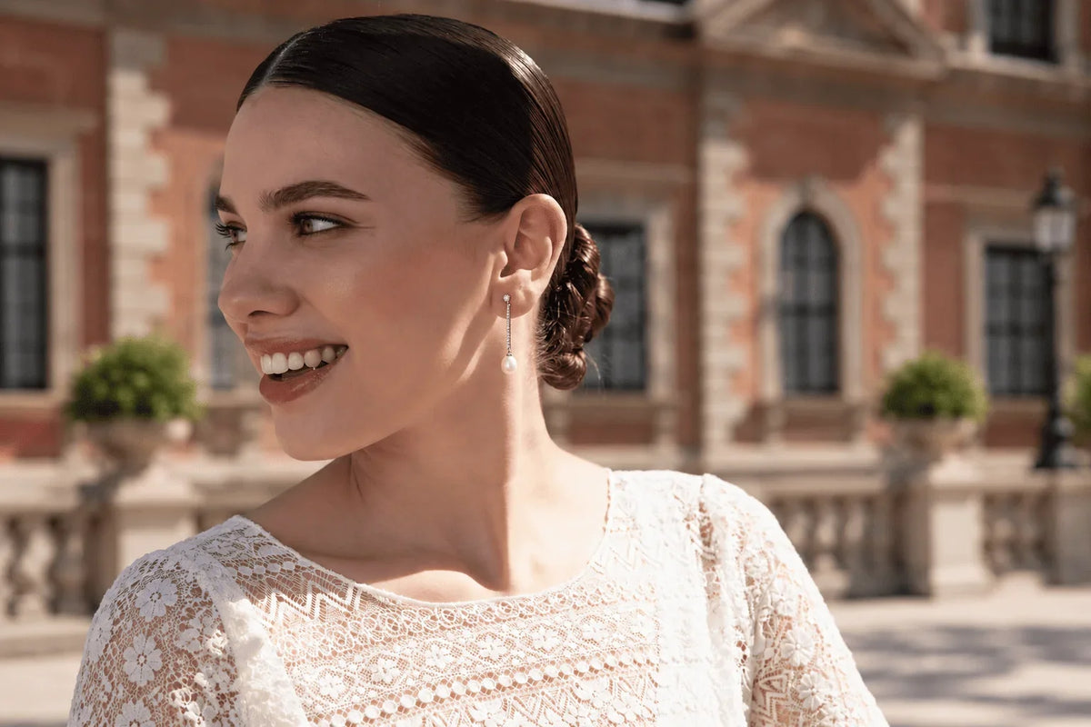 Historia y Simbolismo de los Pendientes de Novia, más que una Joya