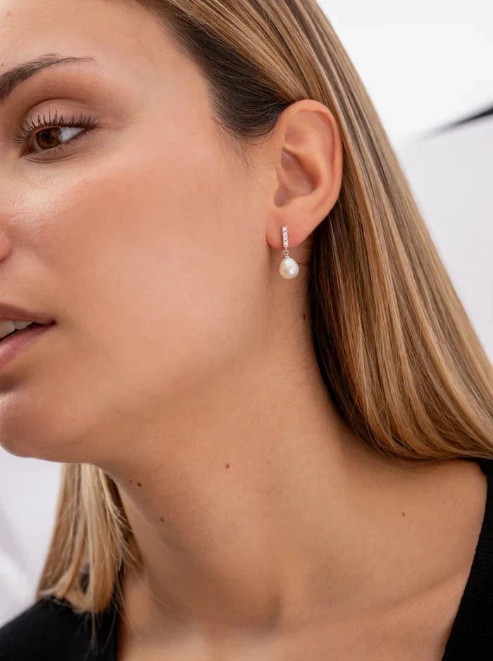 Qué significa llevar pendientes de perlas en tus looks