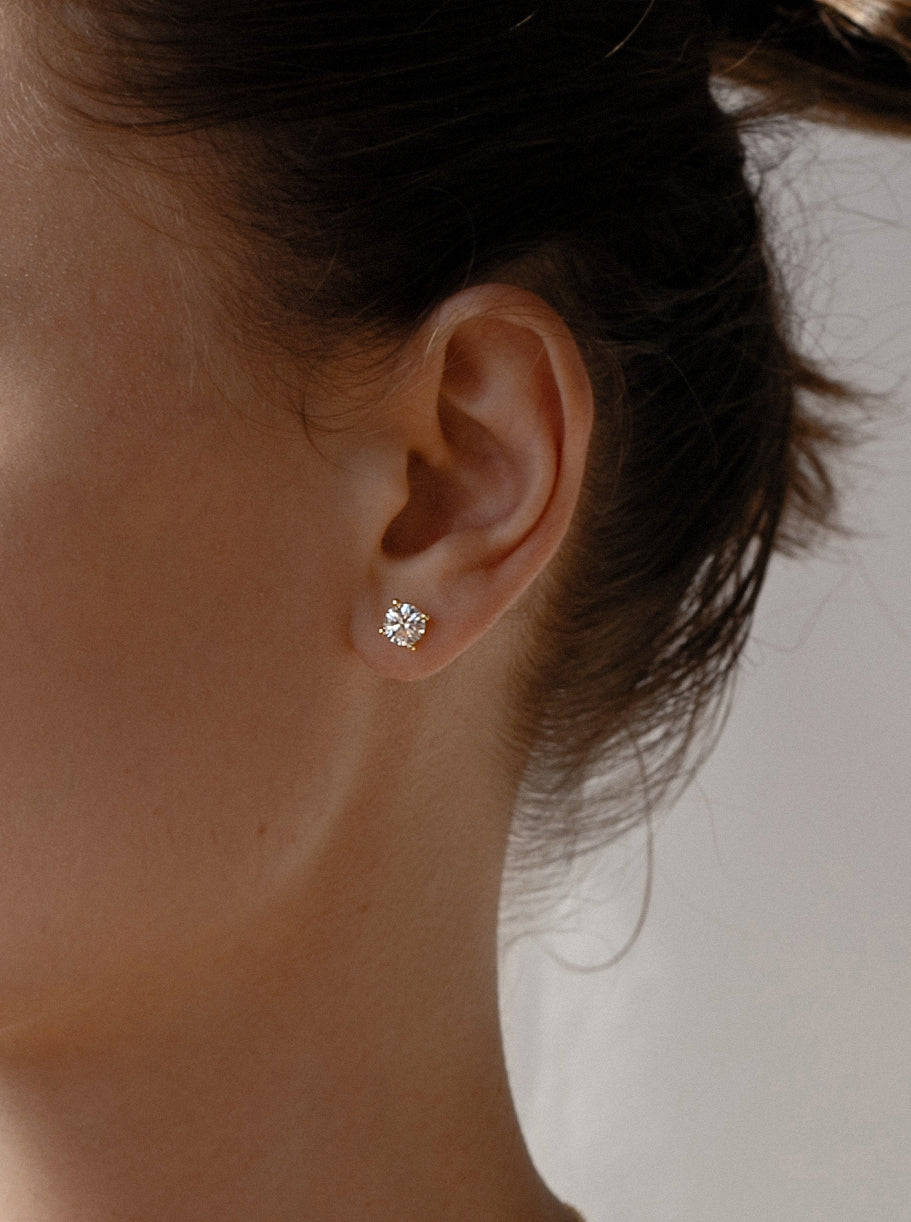 petits boucles d'oreilles design boutonzircon dorés