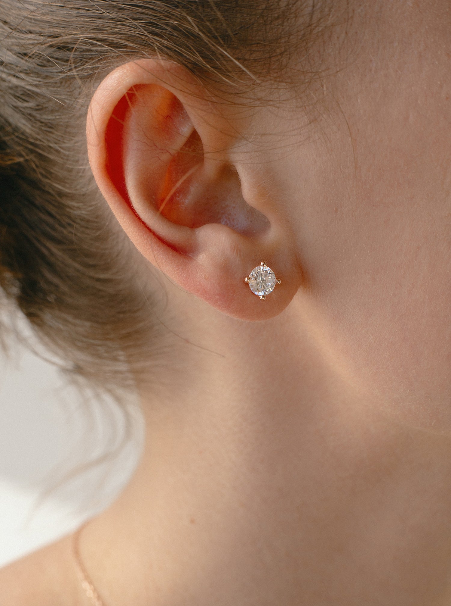 petits boucles d'oreilles design géométrique avec zircon