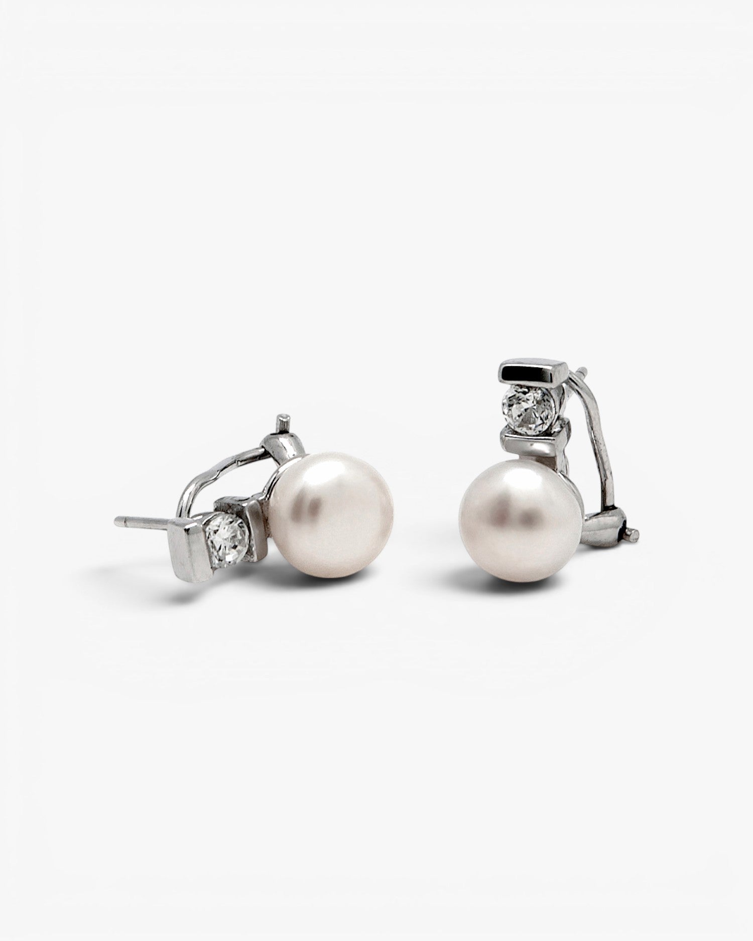 Earrings for you and me, pearl and adamantine quartz design