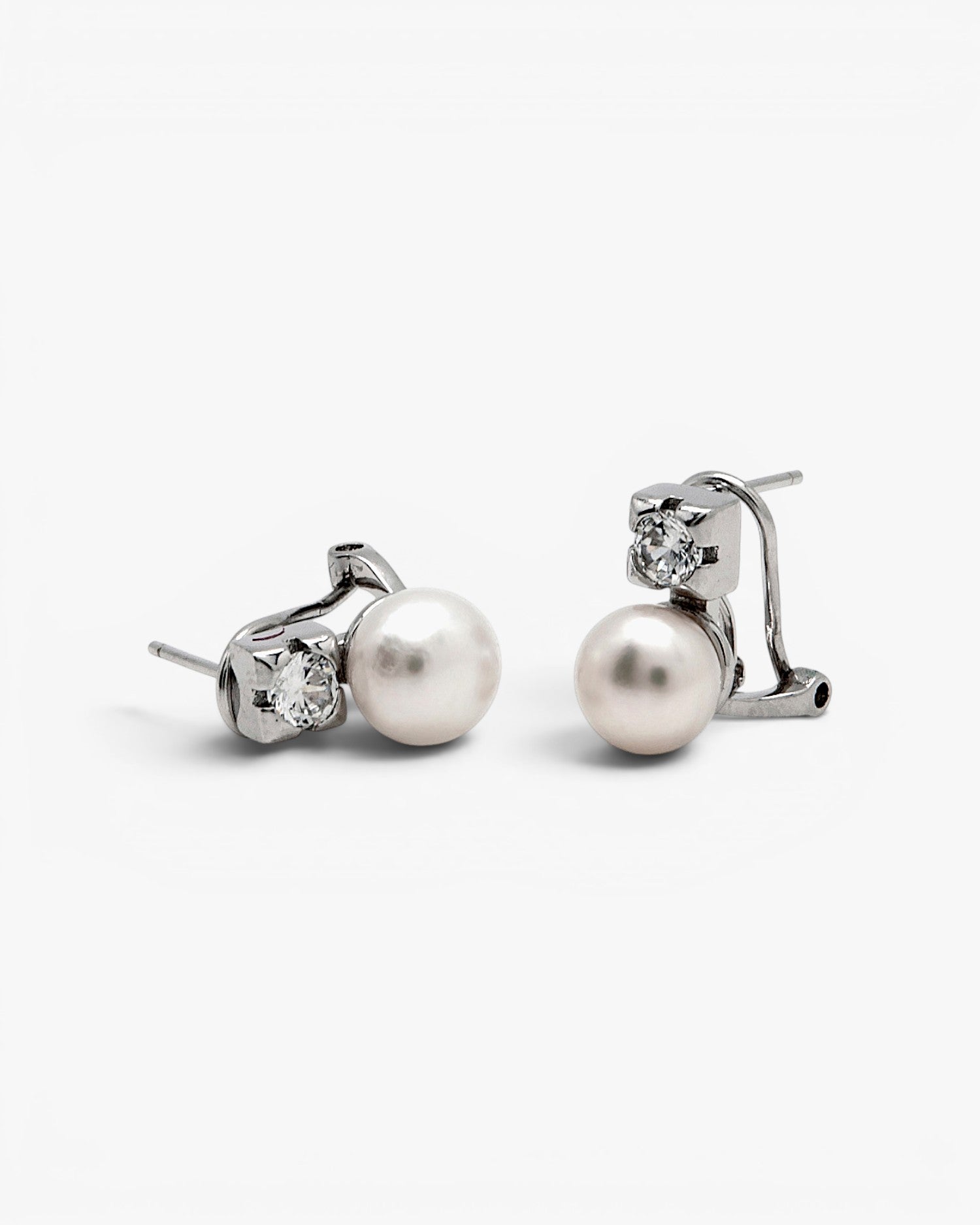 "You and me" earrings, pearl design accompanied by an adamantine quartz
