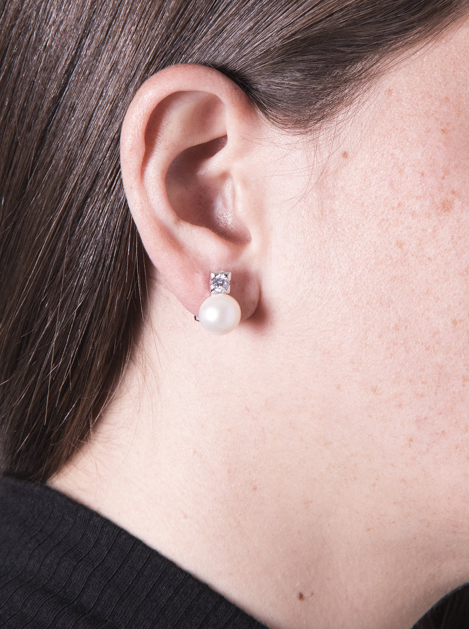 Pearl earrings with square detail and cubic zirconia, toe-and-me style