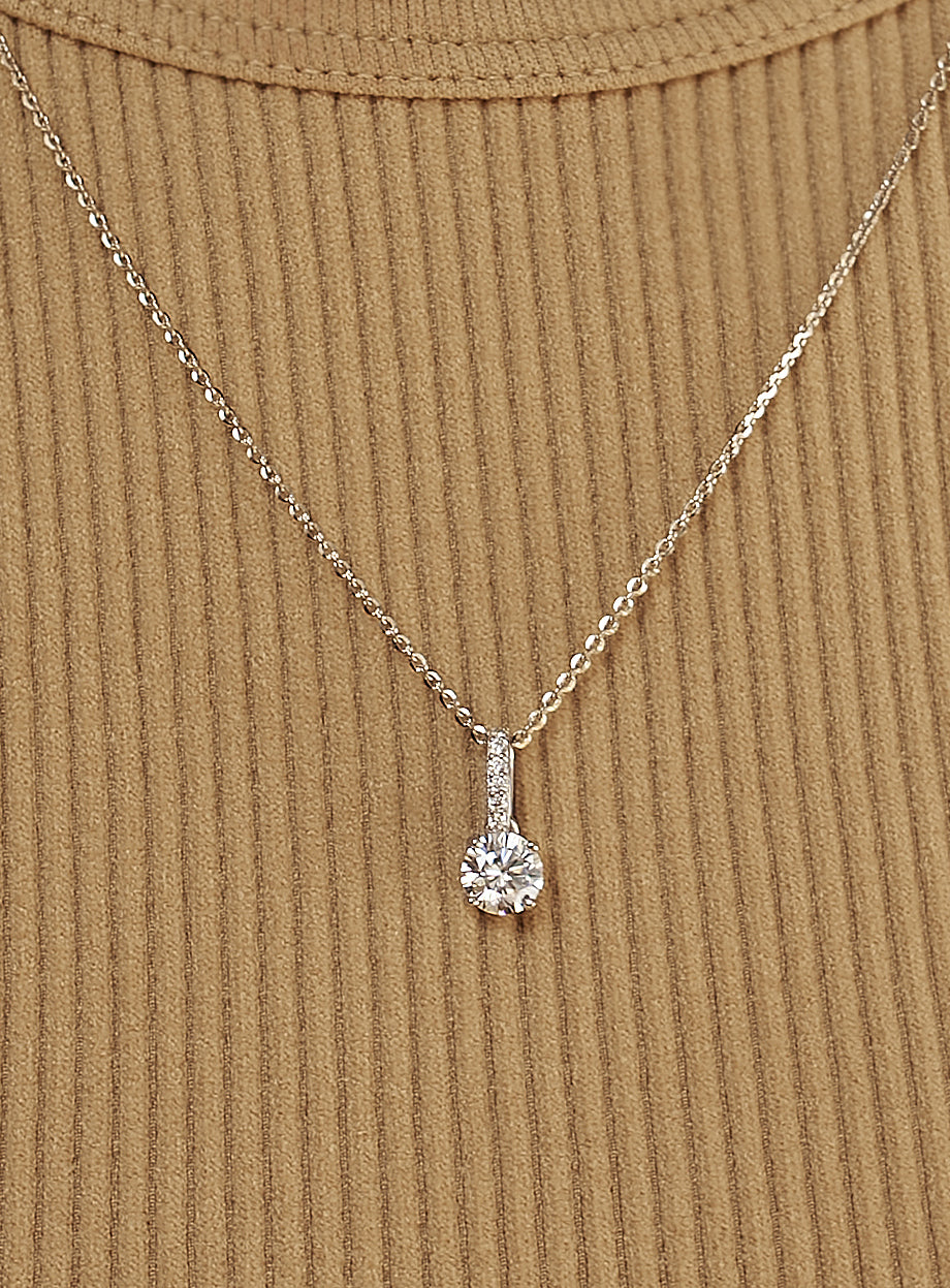 Pendentif étincelant orné de quartz adamantin