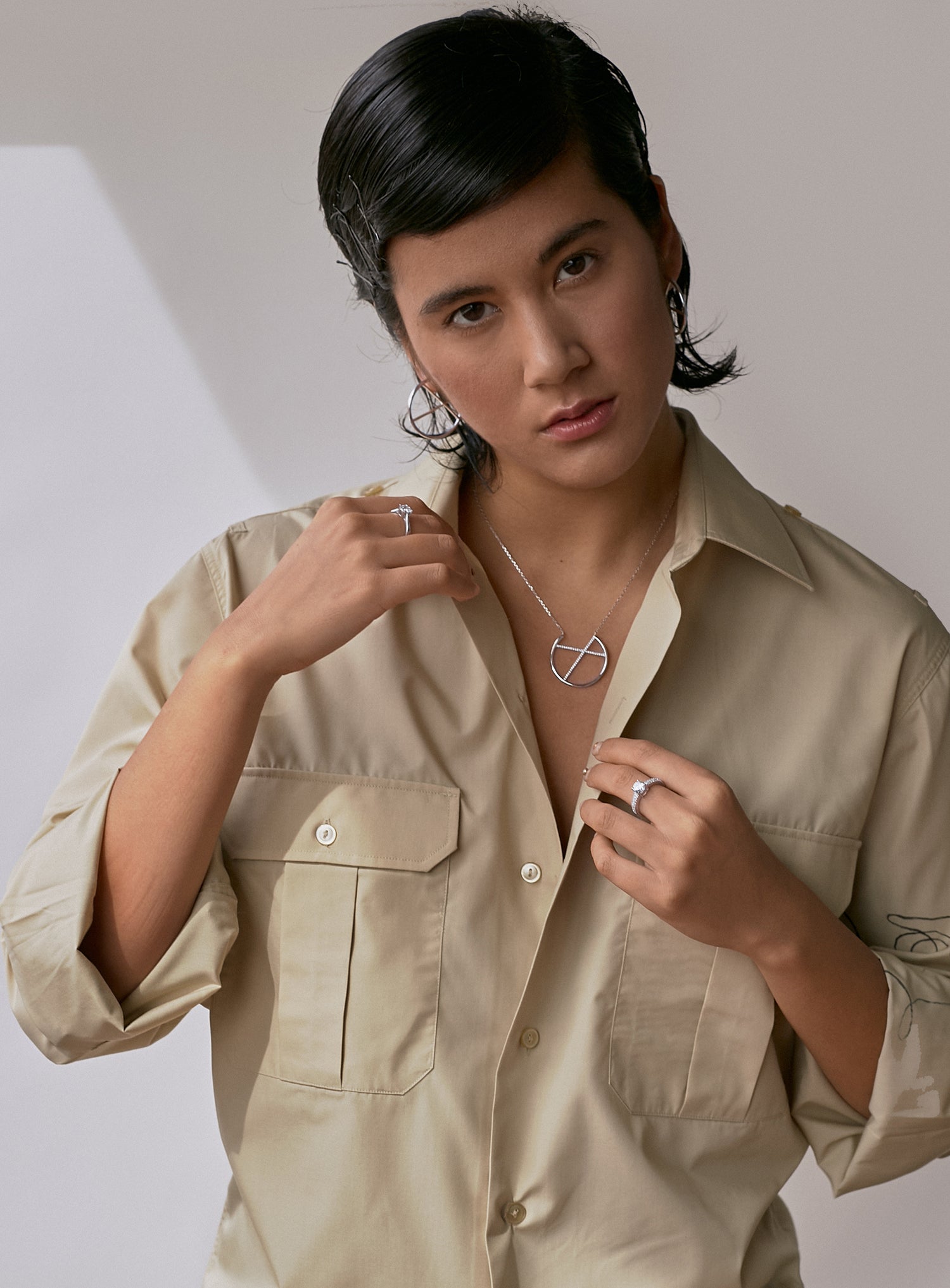 Anillo solitarios diseño facetado con circonitas