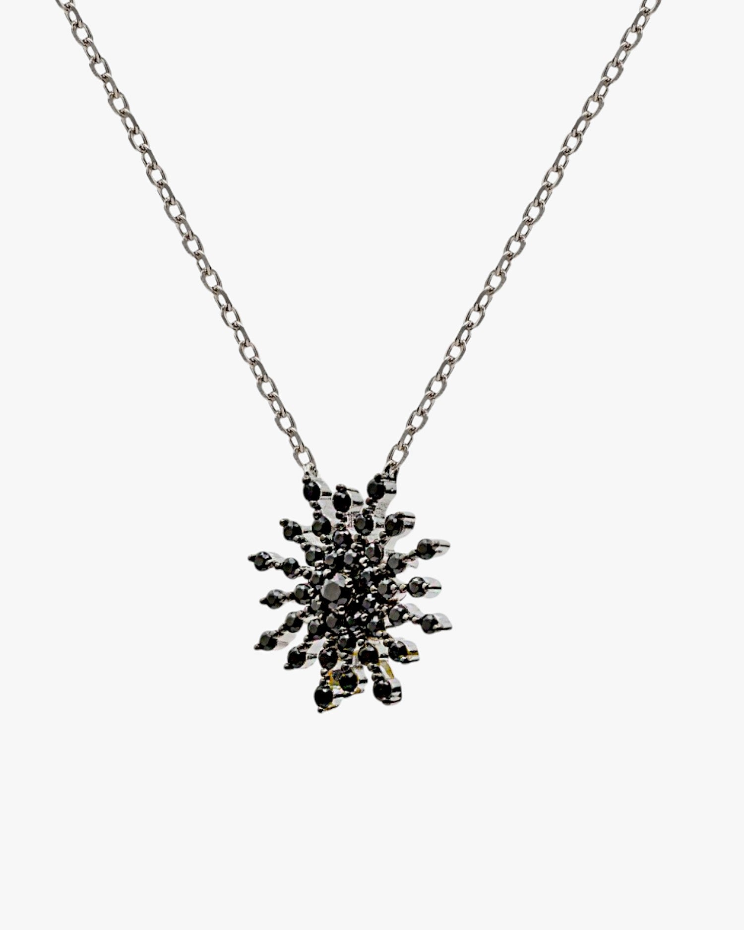 Pendentif en forme d'étoile scintillante avec zircone cubique noire