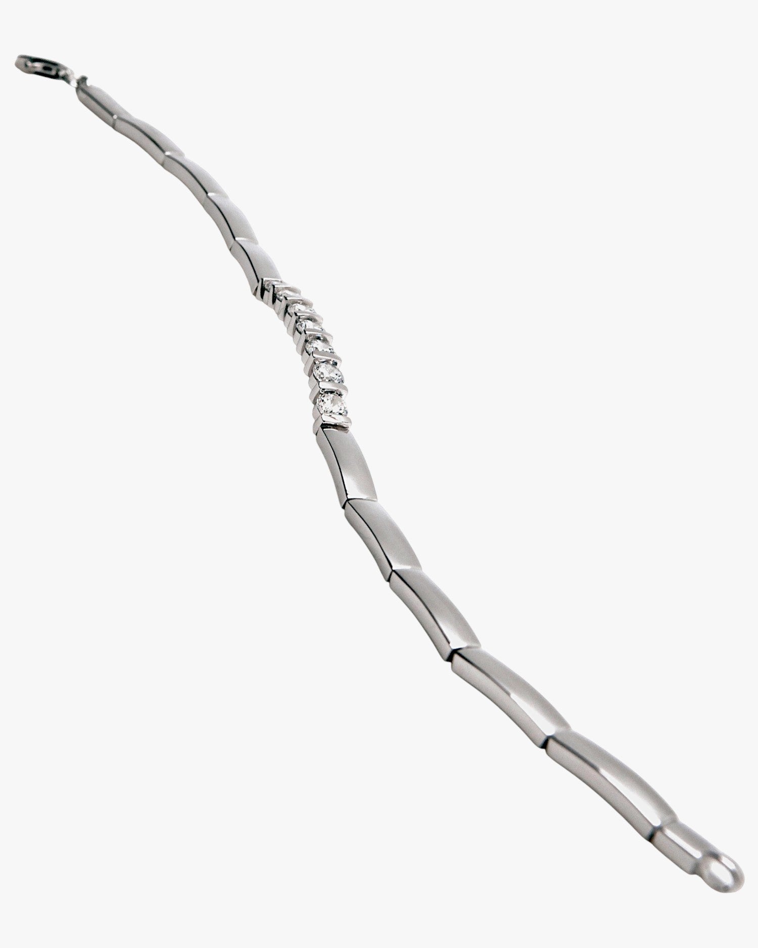 Bracelets en argent étincelants avec un motif central en zircone cubique