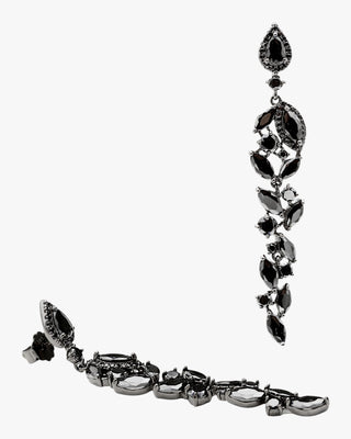 Longues boucles d'oreilles de mariée étincelantes en argent ruthénium à motif floral