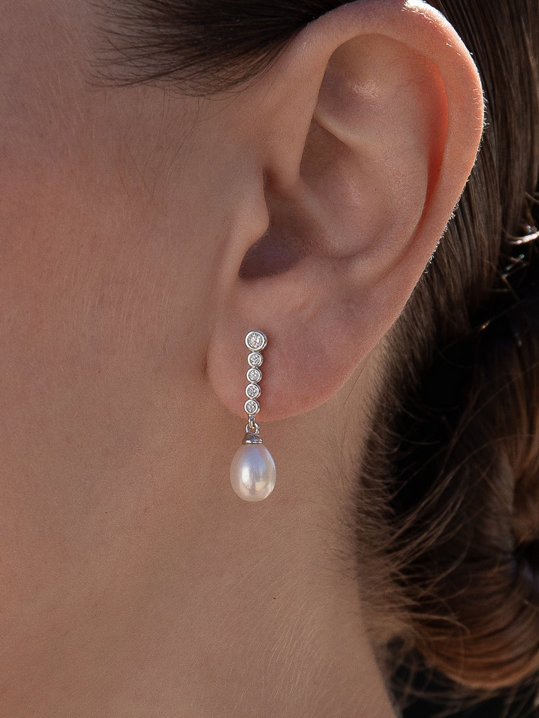 Pendientes de plata perla de agua dulce colgante diseño circonitas con movimiento