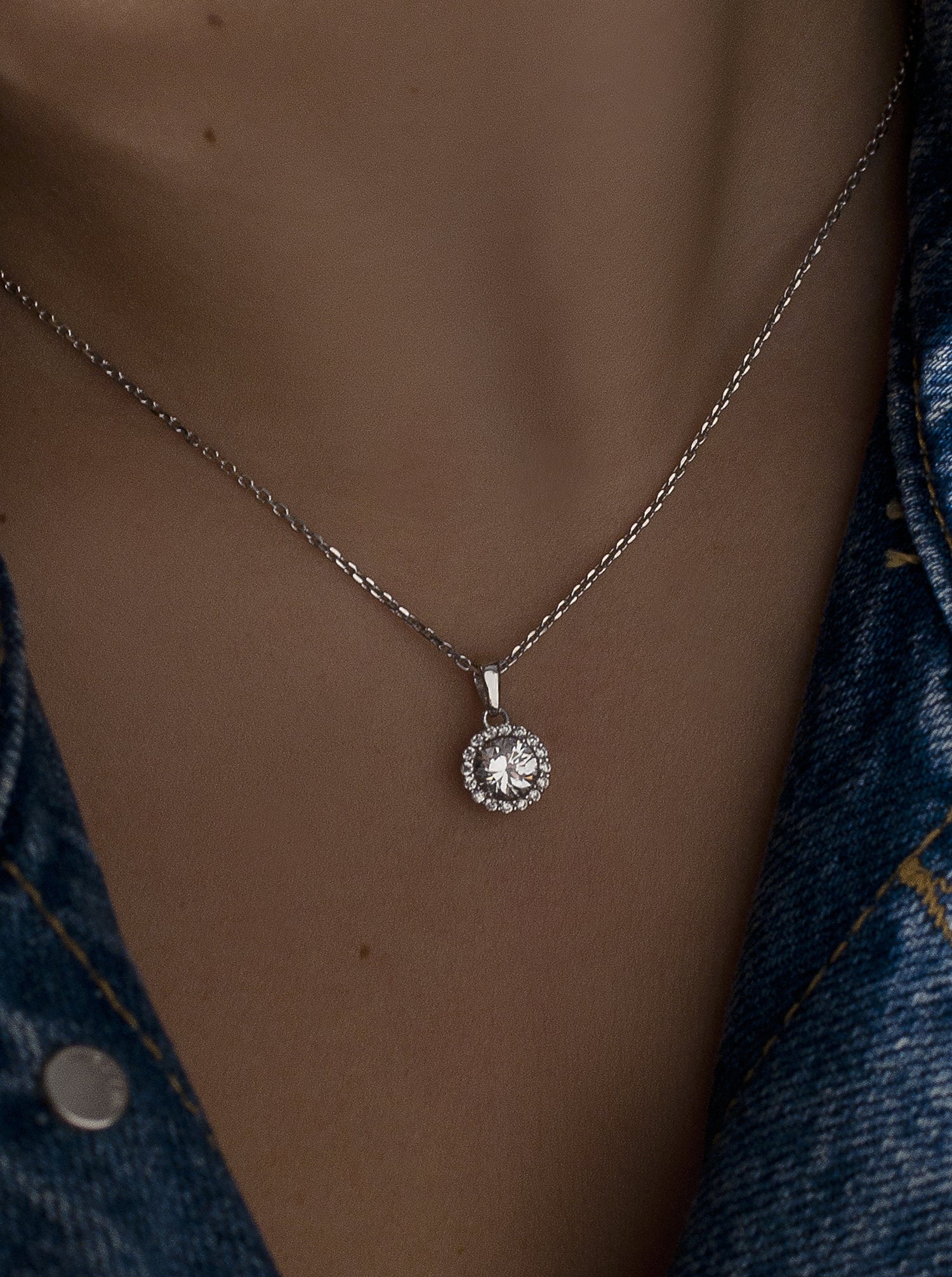 pendentif brillante avec quartz adamantine taille ronde