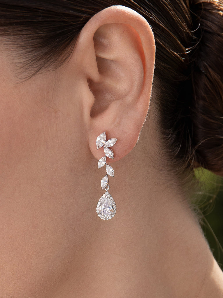 Pendientes largos novia diseño pétalos y lágrima final