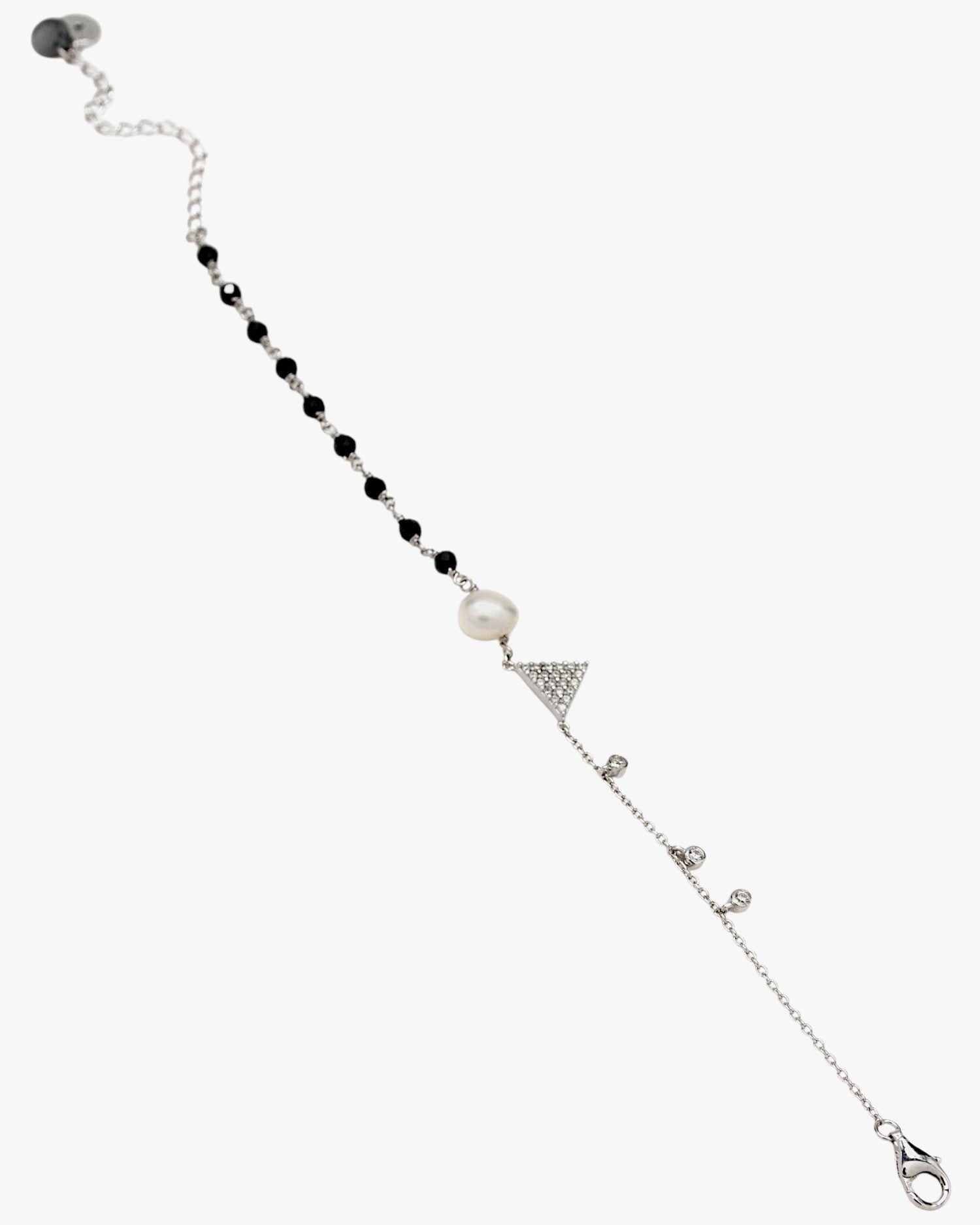 Bracelets délicats en argent ornés d'un motif triangulaire et de zirconiums cubiques