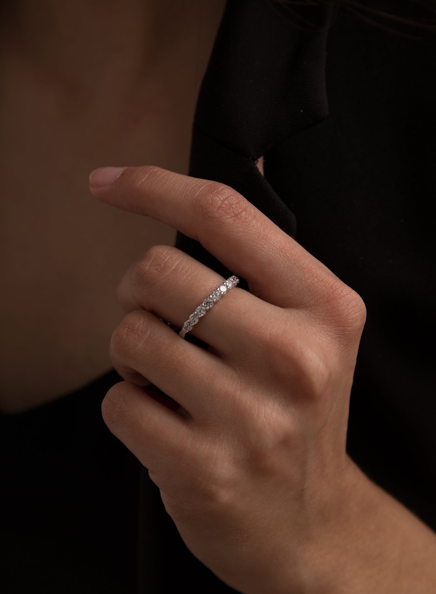 Anillos finos de plata con motivo de circonita blanca