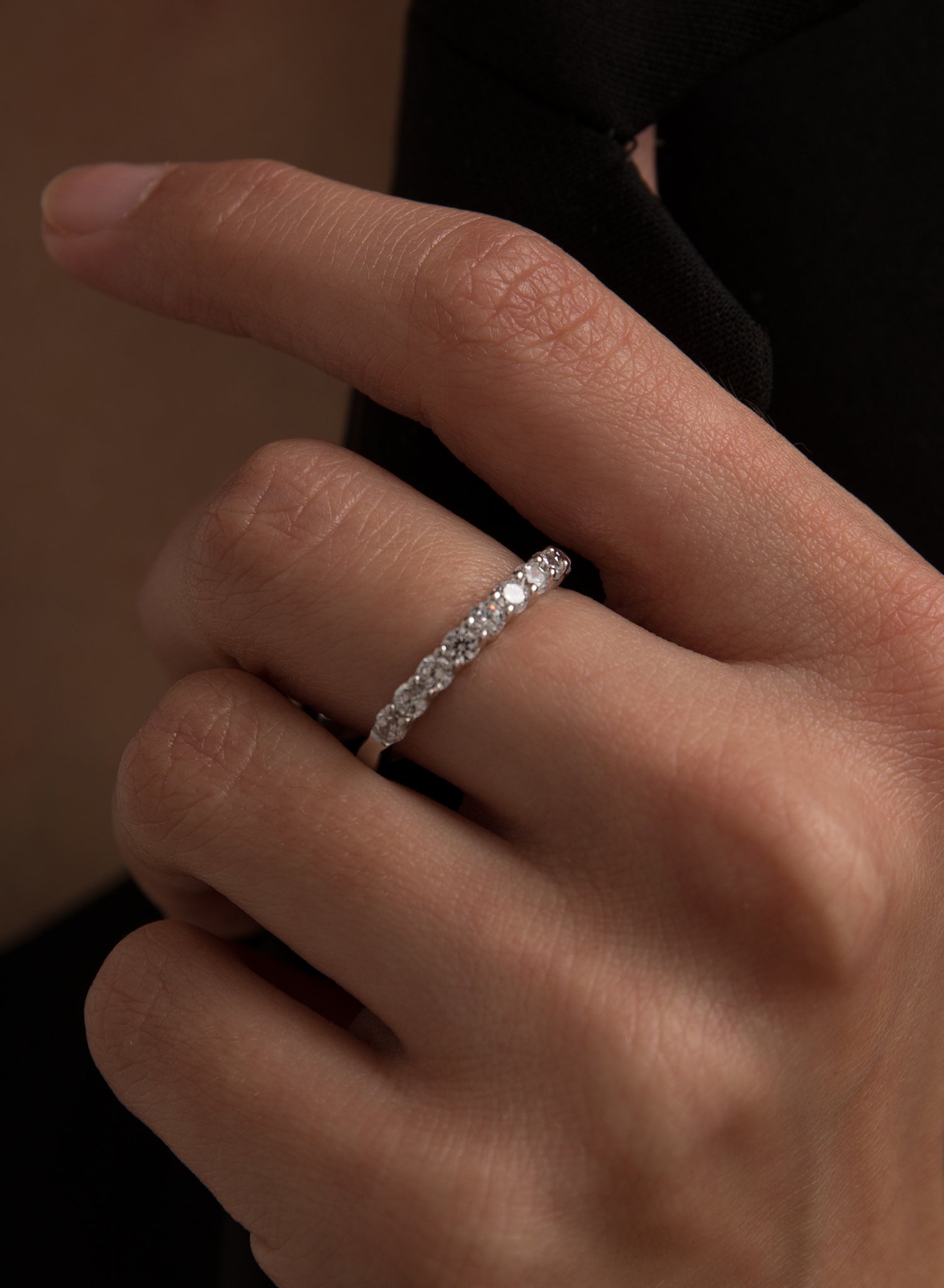 Anillos finos de plata con motivo de circonita blanca