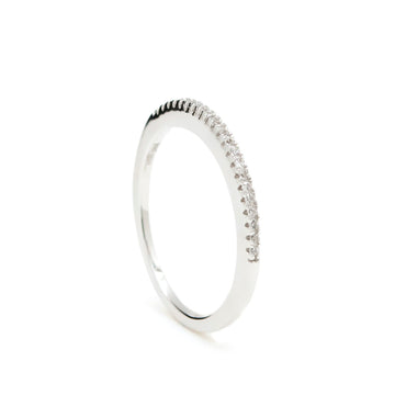 Anillos finos de plata con diseño de circonita