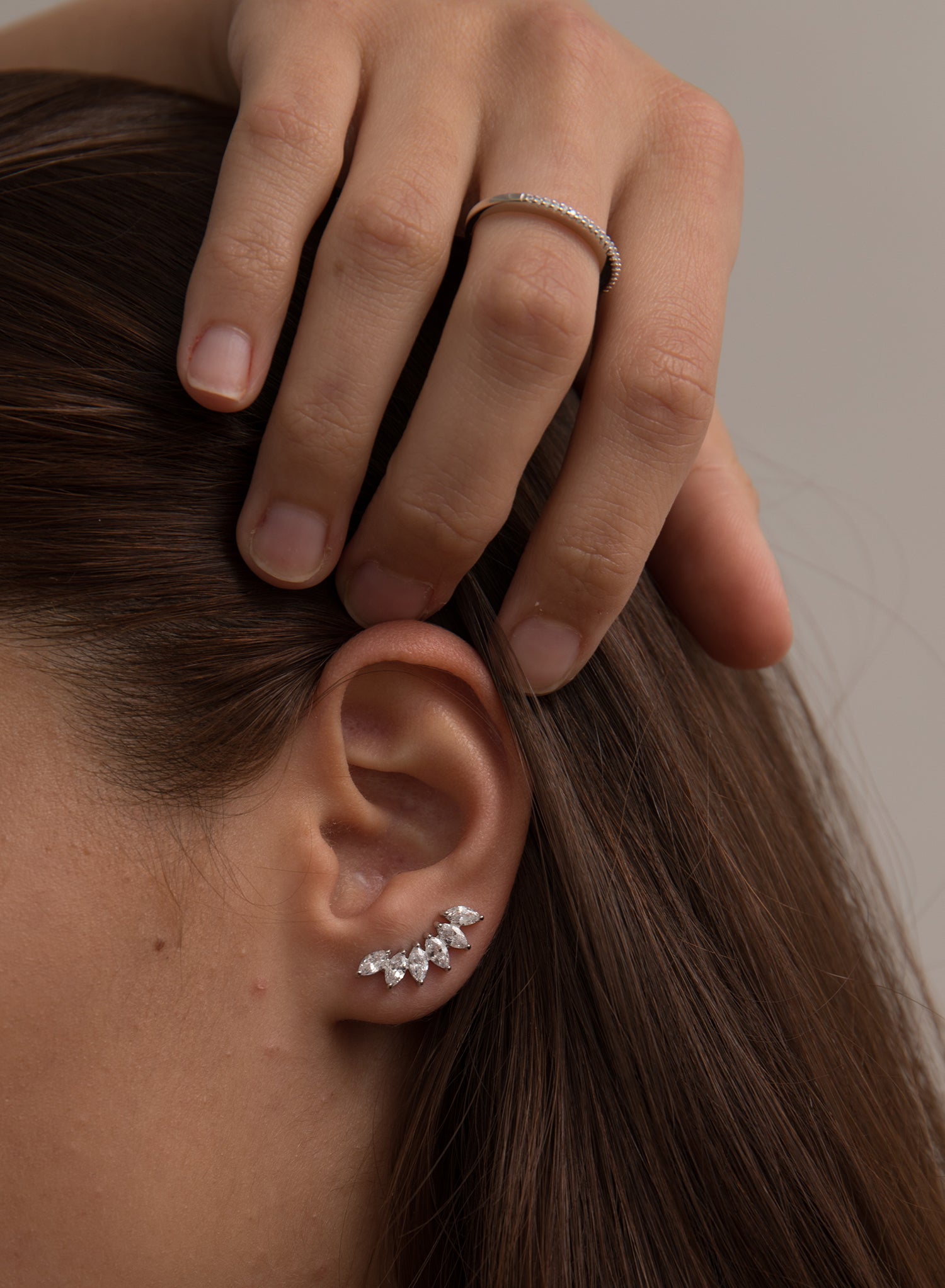 Anillos finos de plata con diseño de circonita