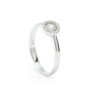 Anillo solitarios diseño de cuarzo adamantino central