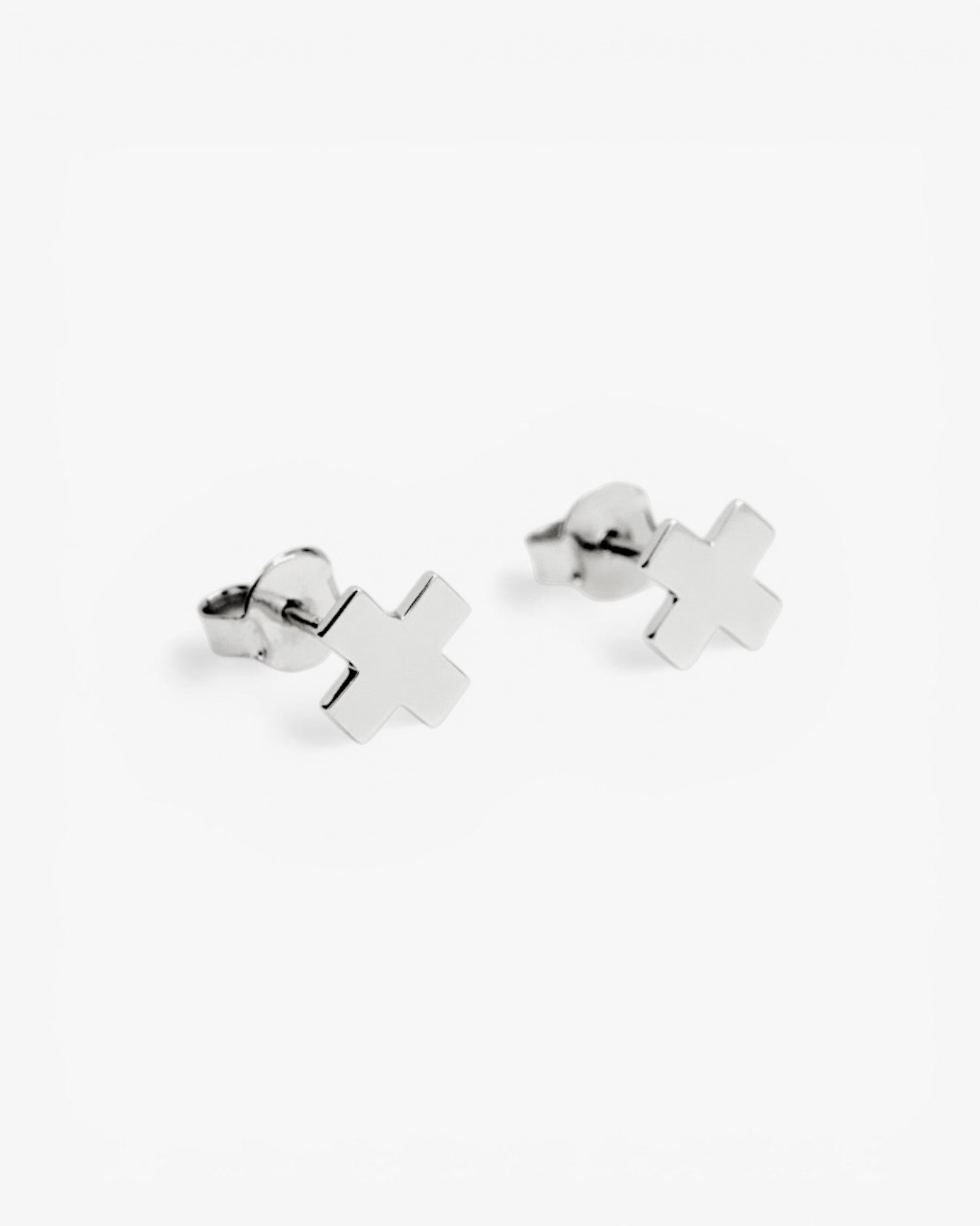 Boucles d'oreilles puces en argent uni avec motif croix