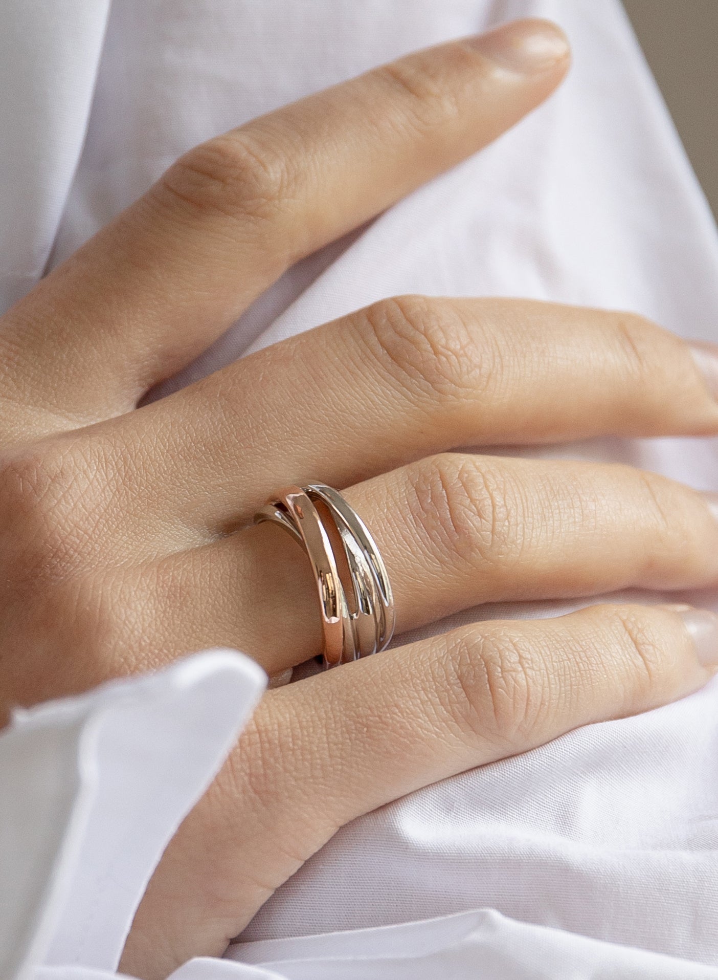 Anillos anchos de plata de doble cruz bicolor