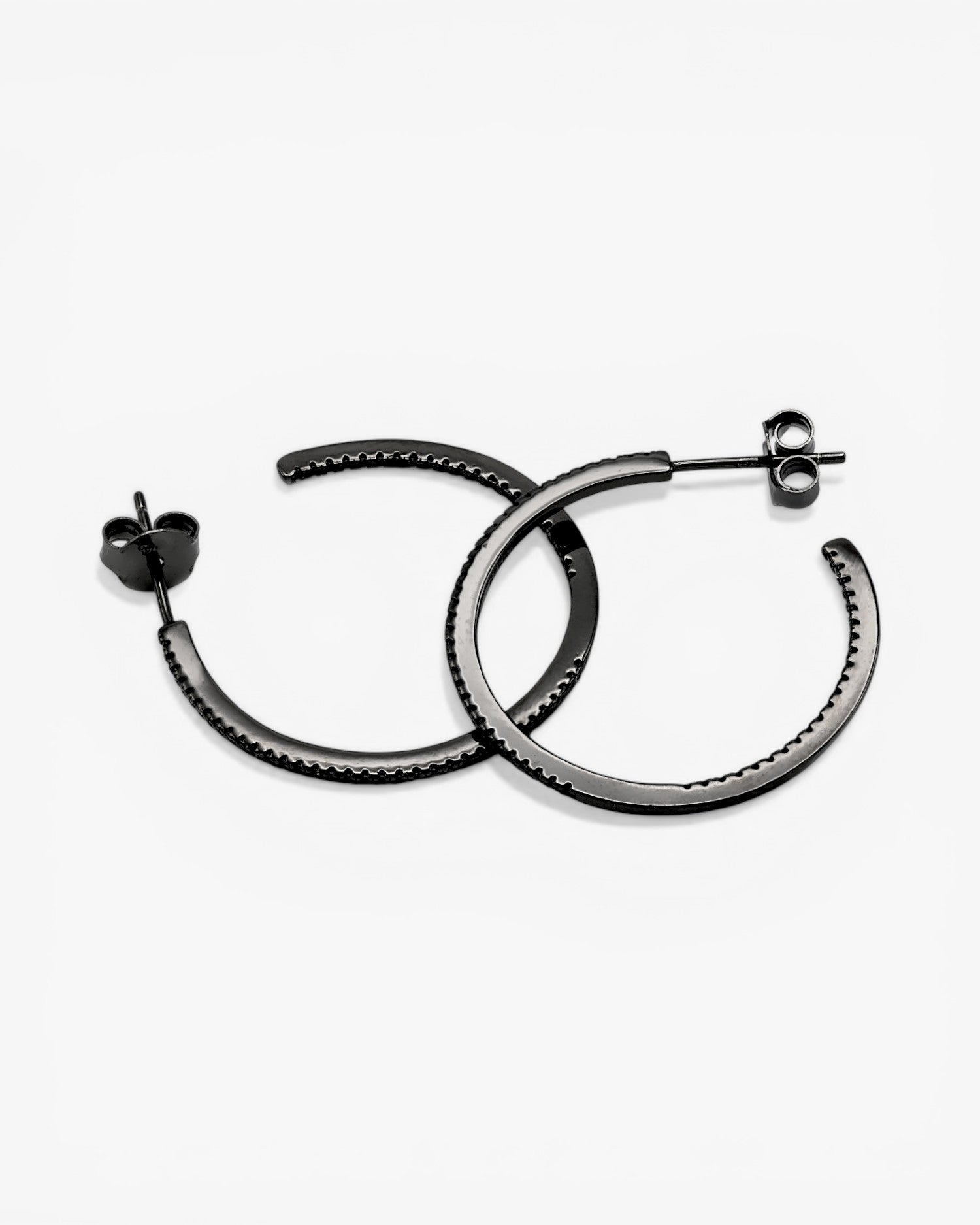 Pendientes aro con baño rutenio diseño circonitas negras modelo grande