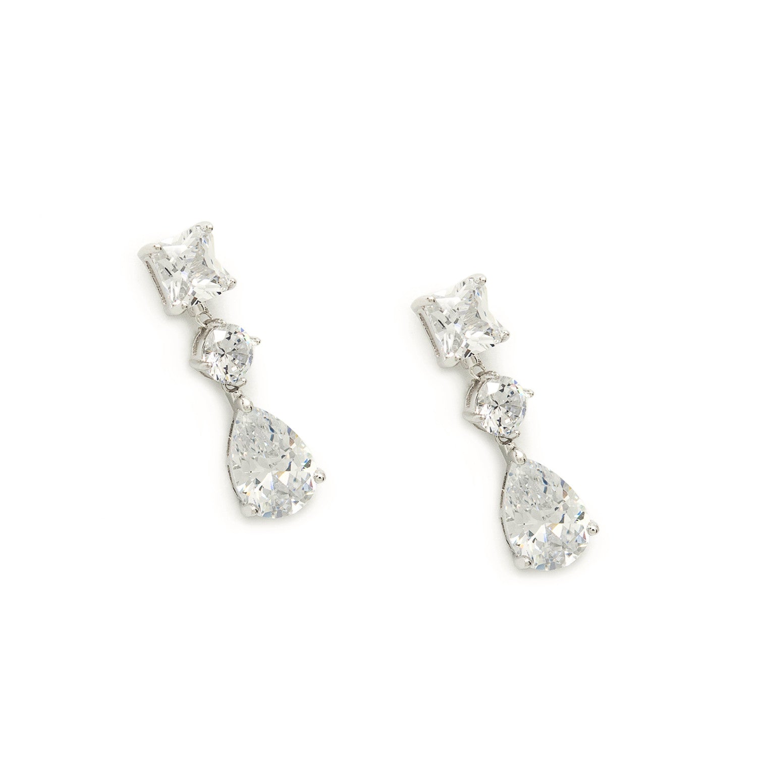 petites boucles d'oreilles puces classiques pour mariée