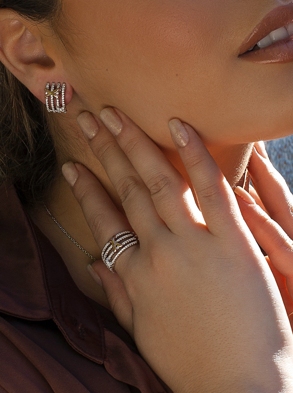 Anillos circonitas de plata con grapa cruzada