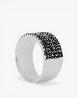Anillos circonitas en tono negro y diseño ancho