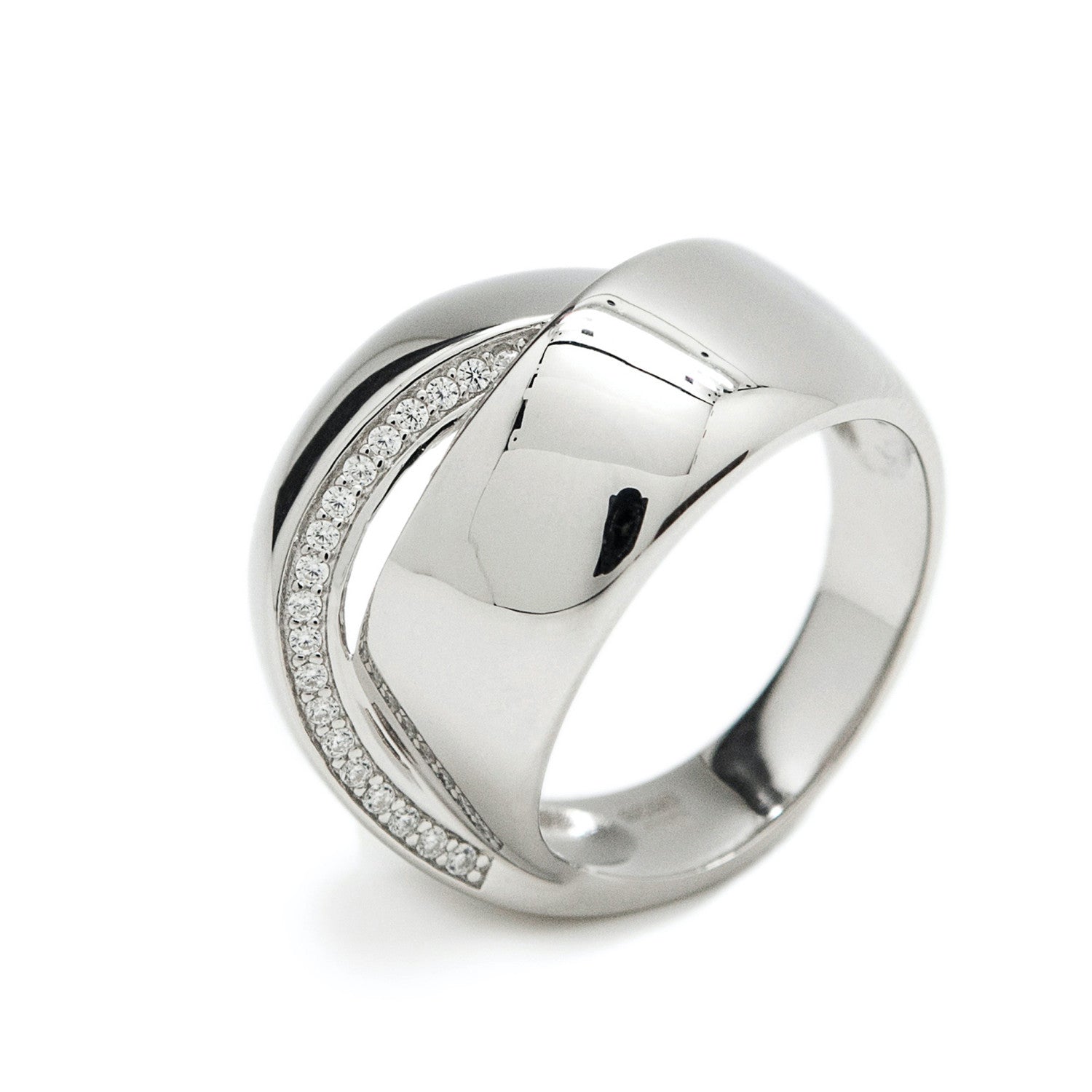 Grandes bagues ornées d'un motif curviligne entrelacé et de zirconiums cubiques