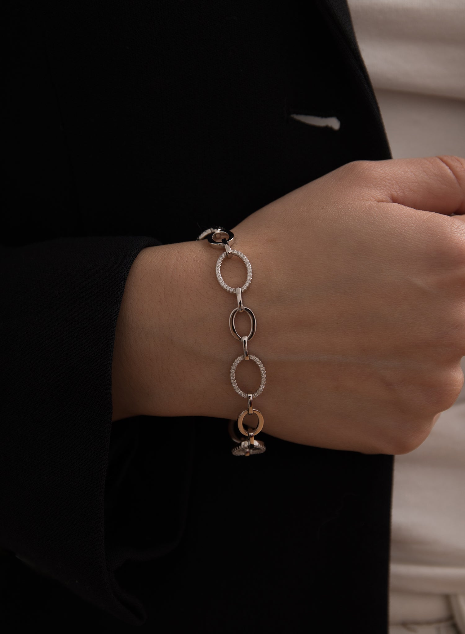 Pulsera eslabones plata diseño de círculos con circonita