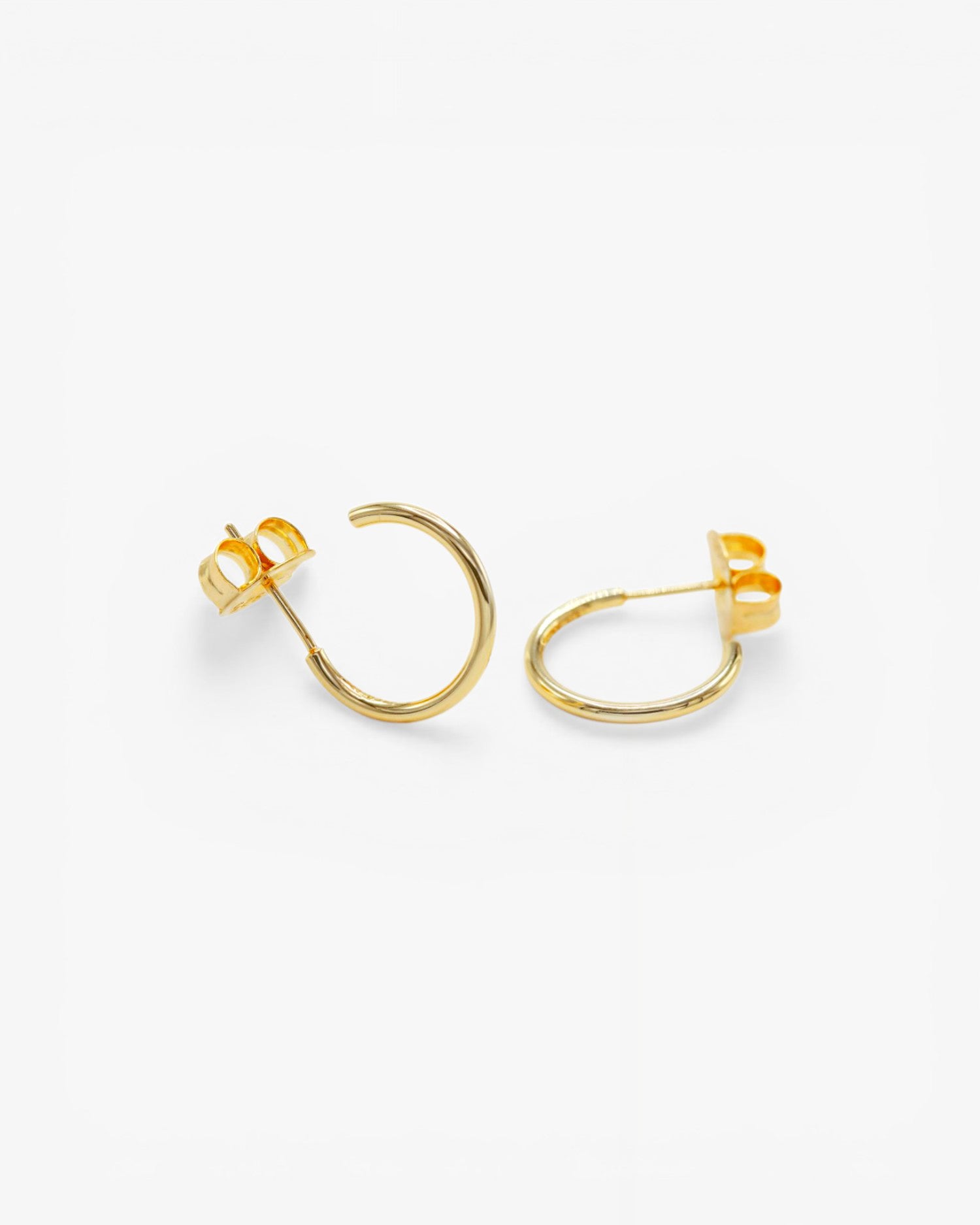 Pendientes aro de plata pequeños muy finos y elegantes modelo dorado