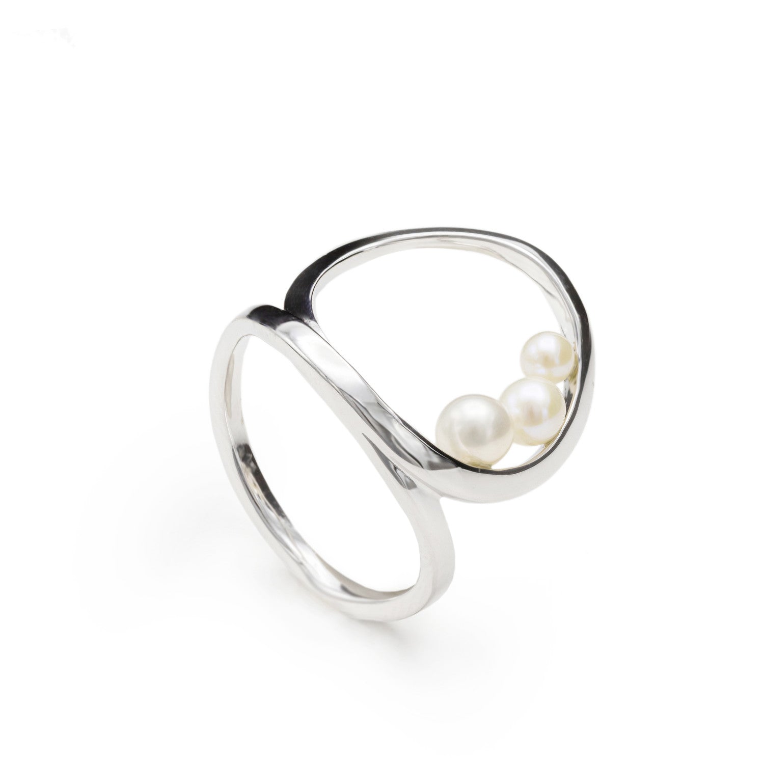 Anillos con perlas de plata diseño circular entrelazado