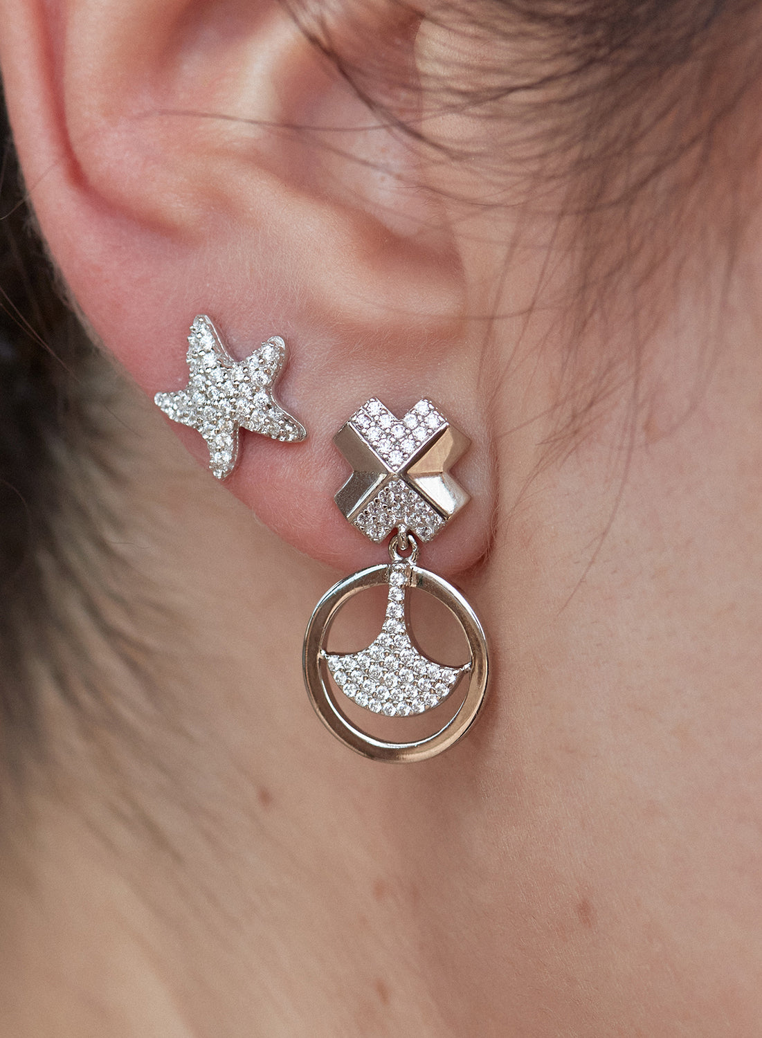 Pendientes plata y circonitas móviles con motivo de circulo