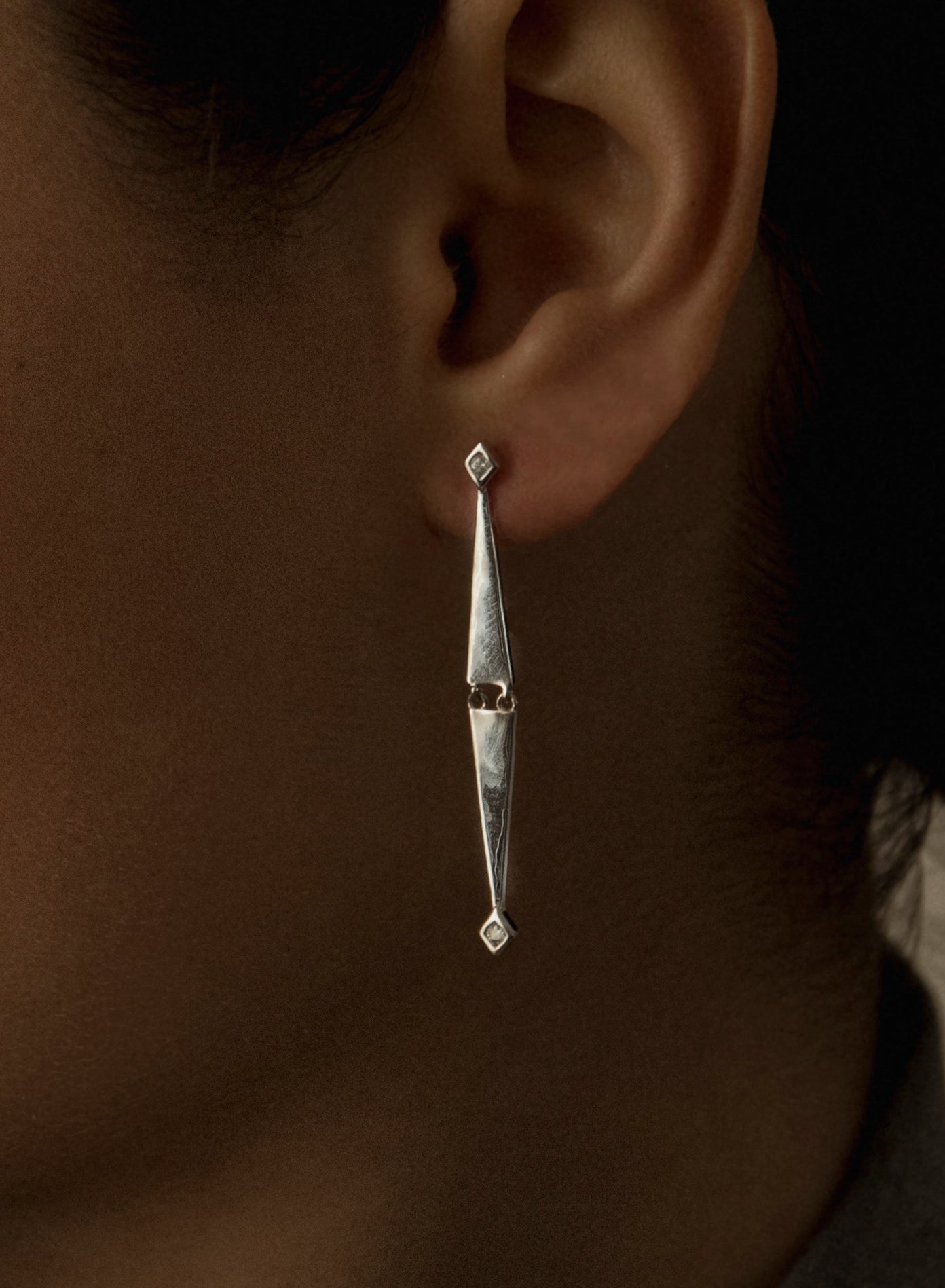 Pendientes largos de plata finos diseño doble triangulo móviles