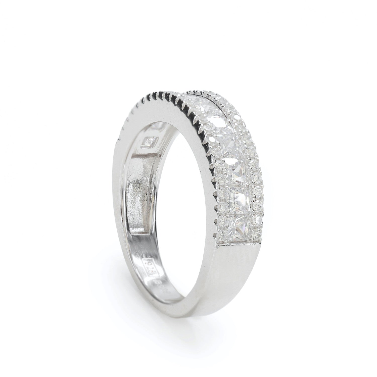 Anillos con circonitas y cuarzos adamantinos centrales