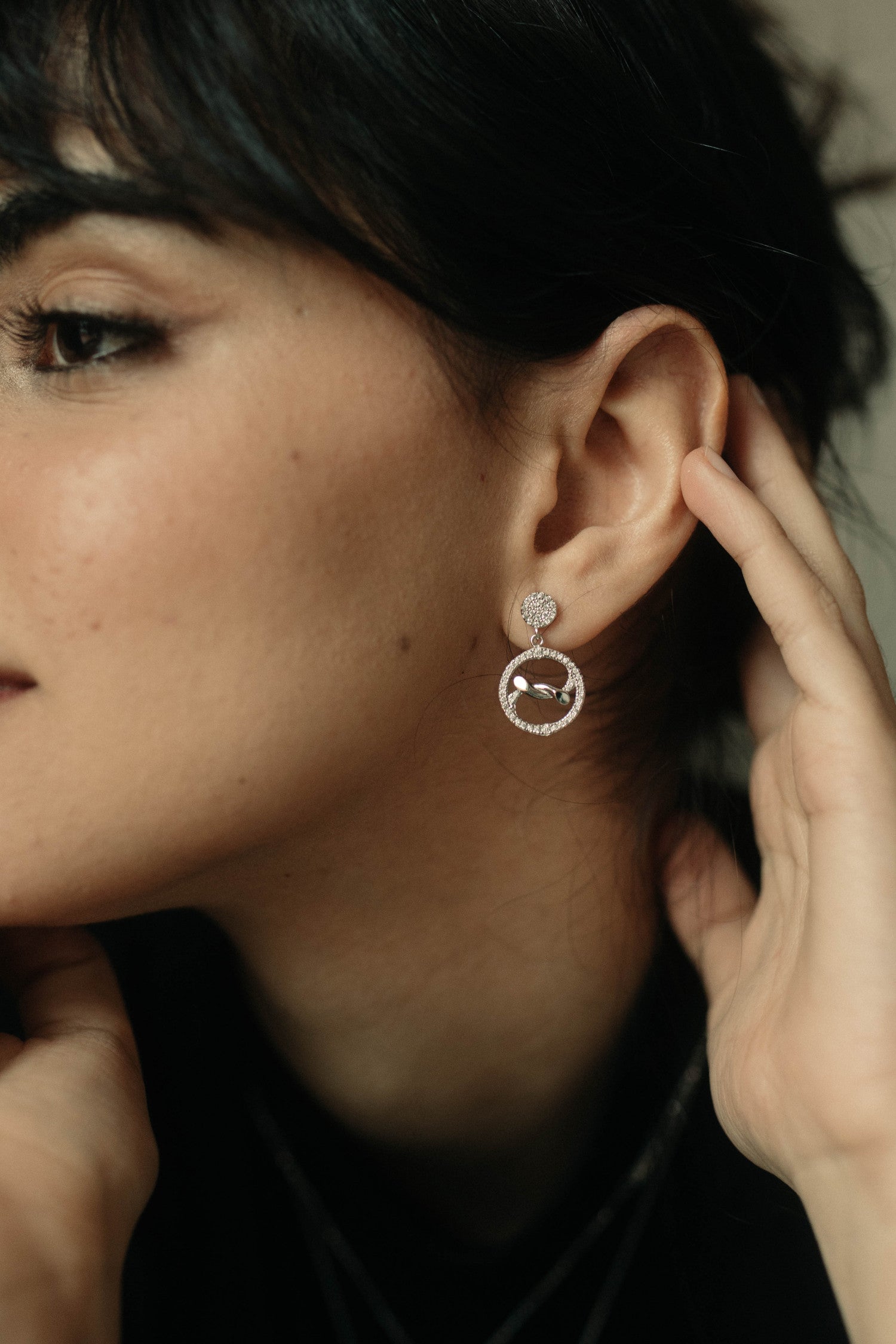 Pendientes con colgantes motivo de nudo con circonitas