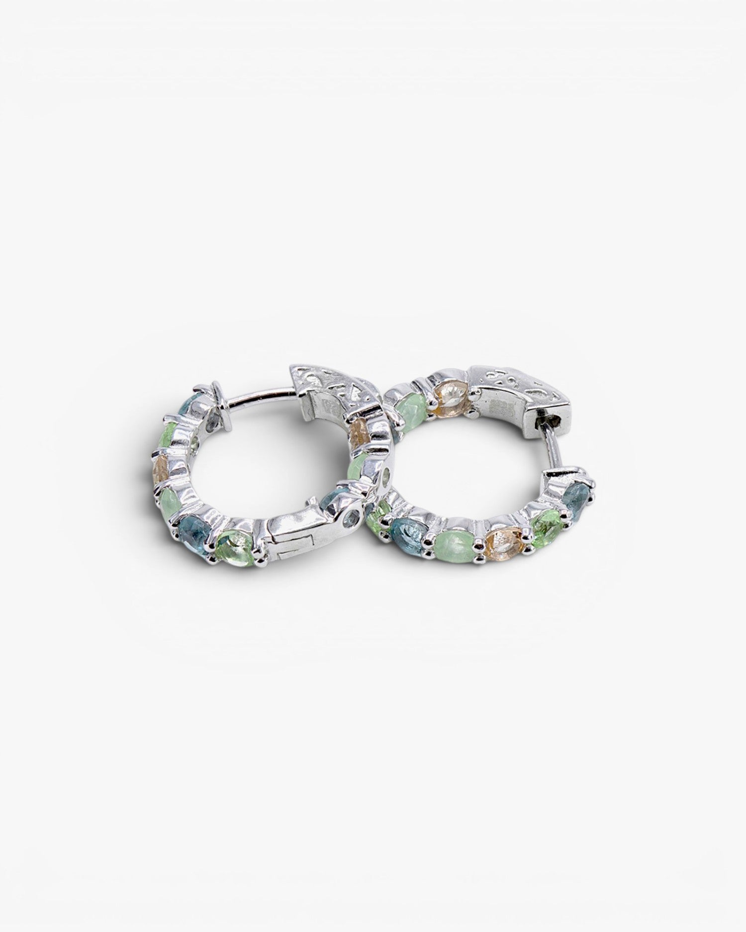 Pendientes aros pequeños formados por gemas en tonos cálidos