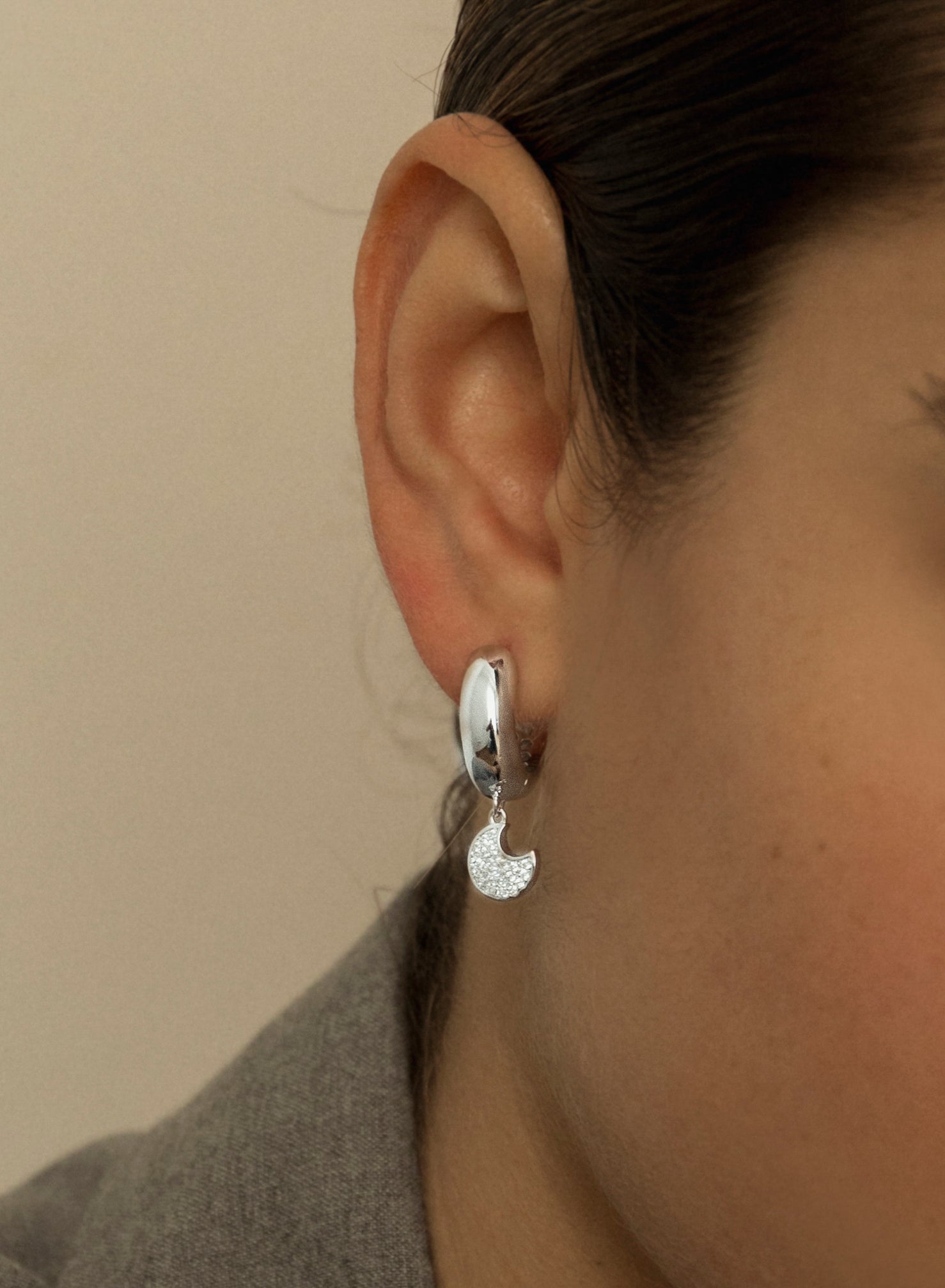 Pendientes con colgantes plata estilo aro móviles con motivo de luna y circonita