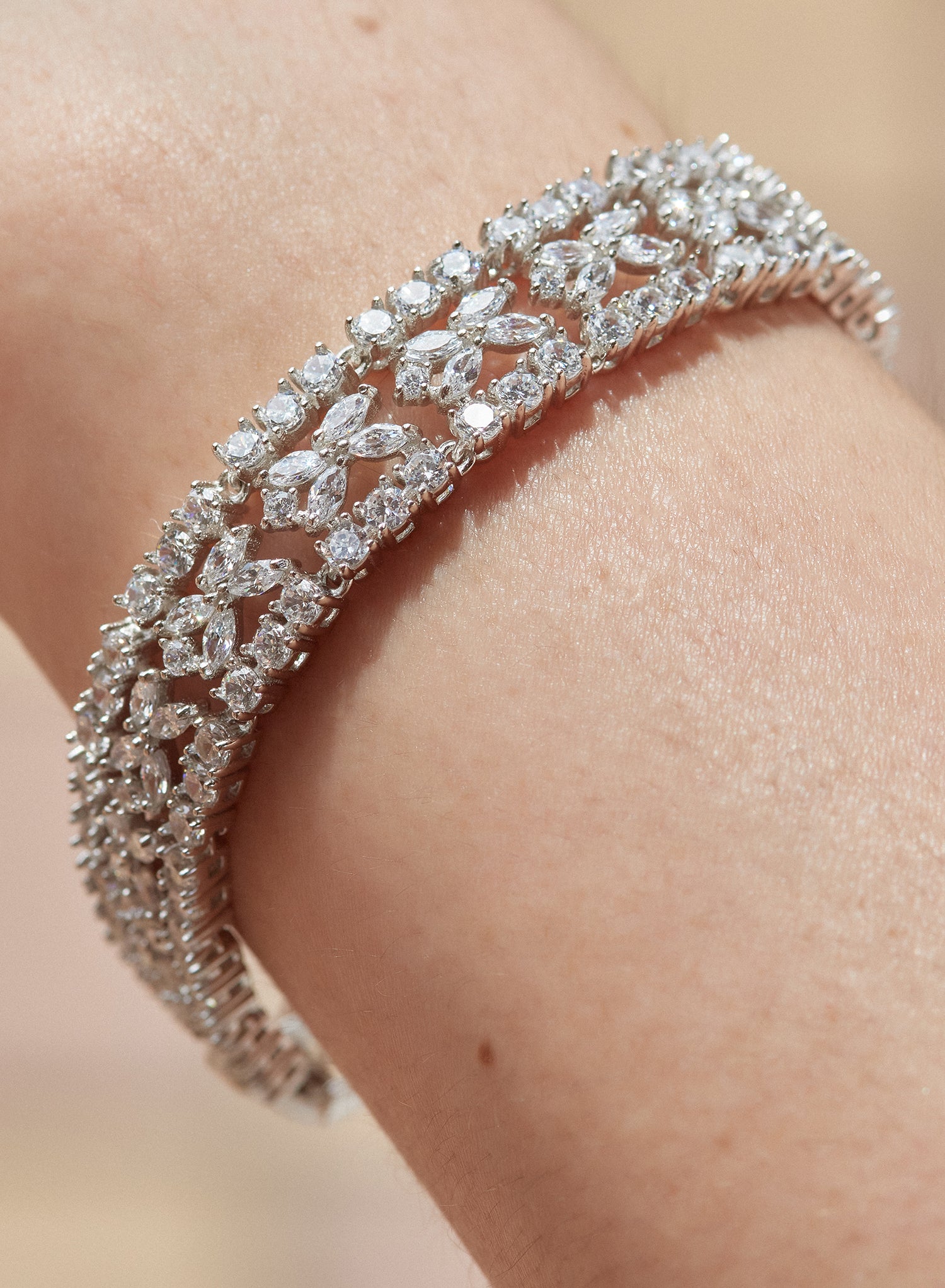 Pulsera riviere de plata con raíles de circonitas blancas en diferentes tallas