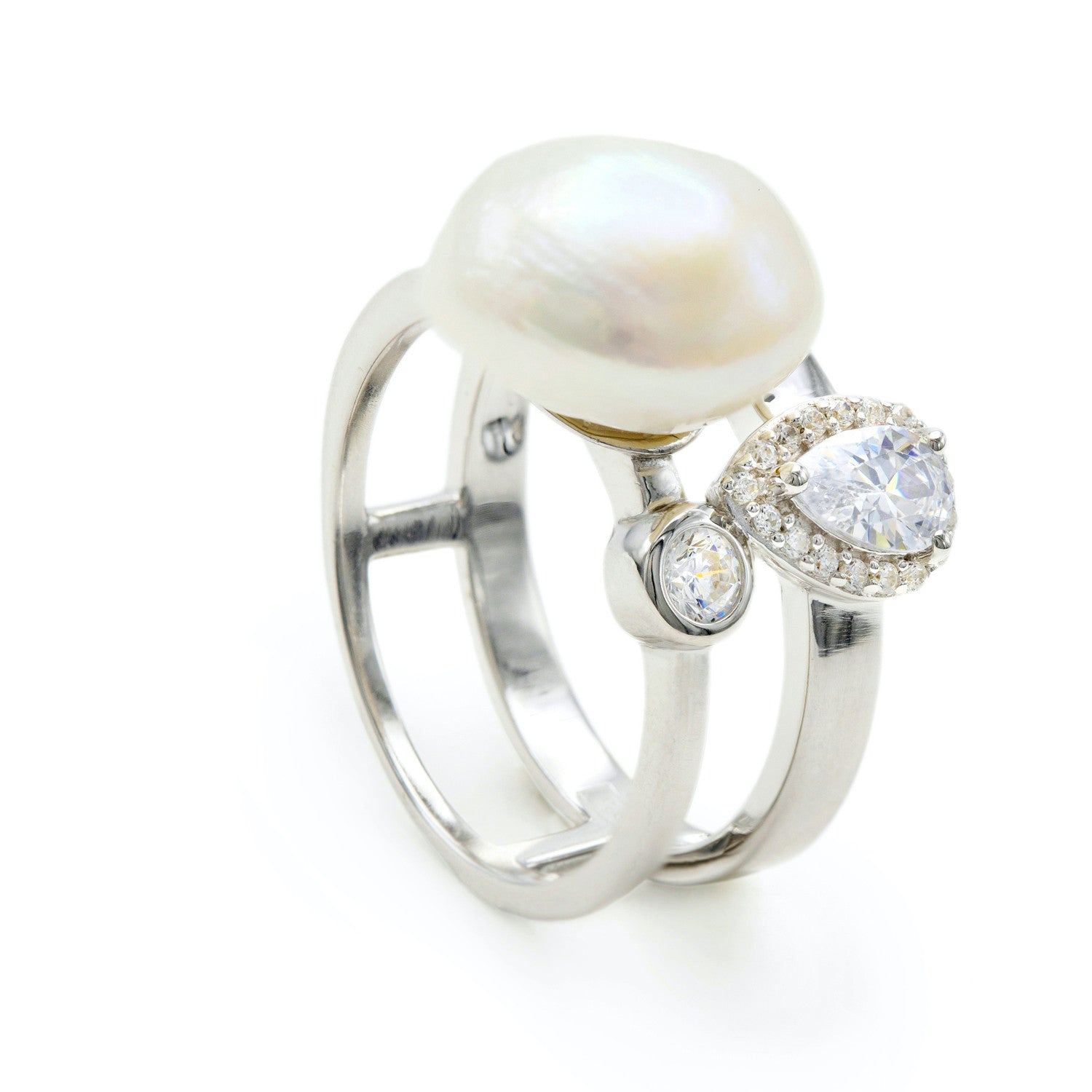 Anillos con perlas diseño doble con cuarzo adamantino