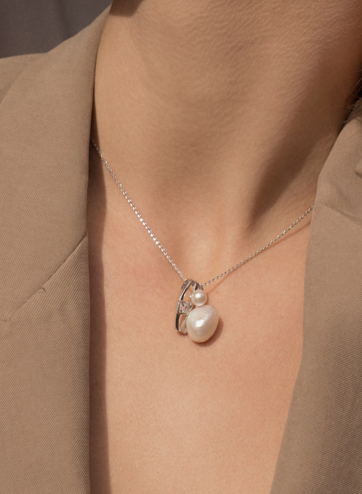 Colgante perlas en plata triple rail