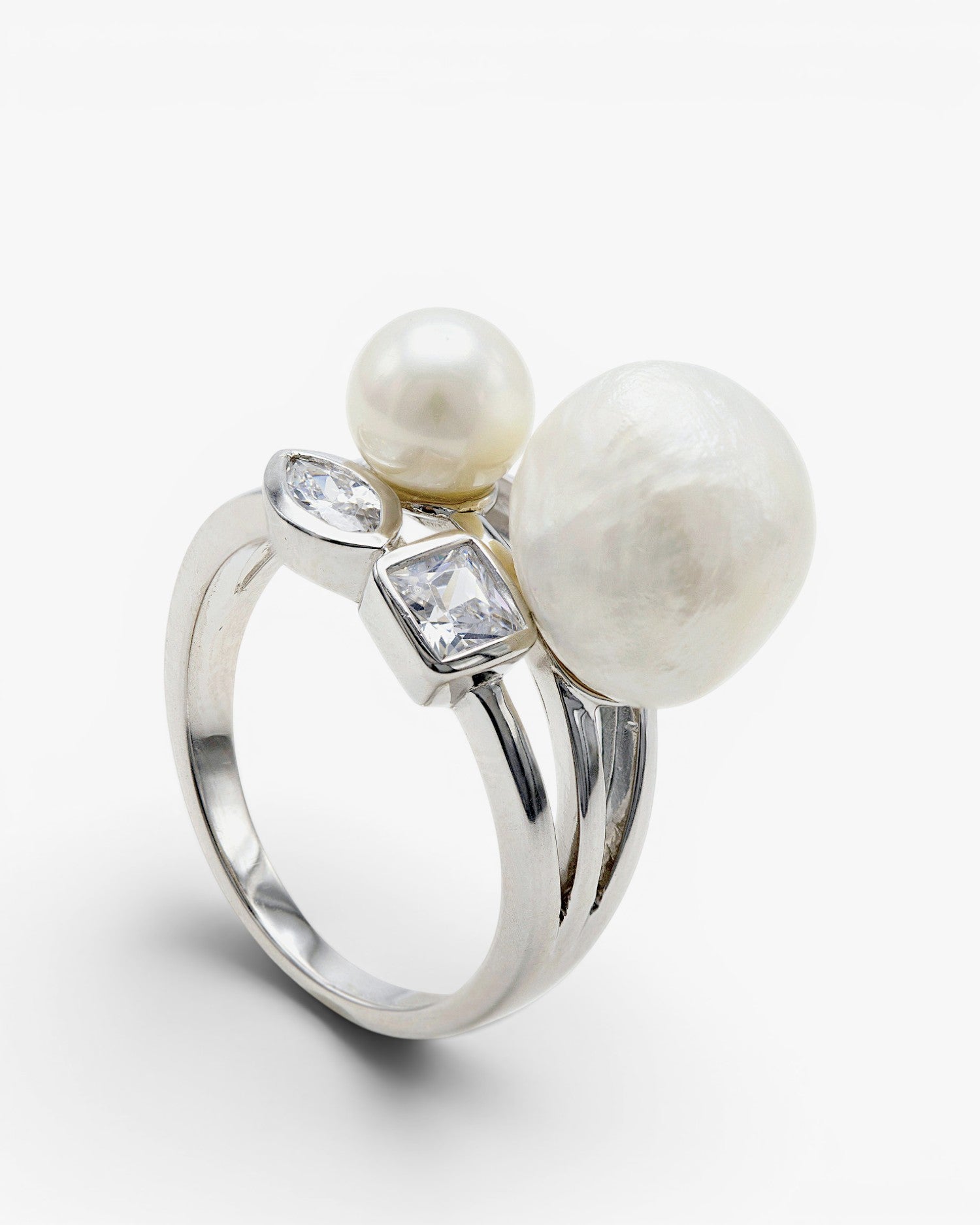 Anillos con perlas doble motivo y cuarzo adamantino