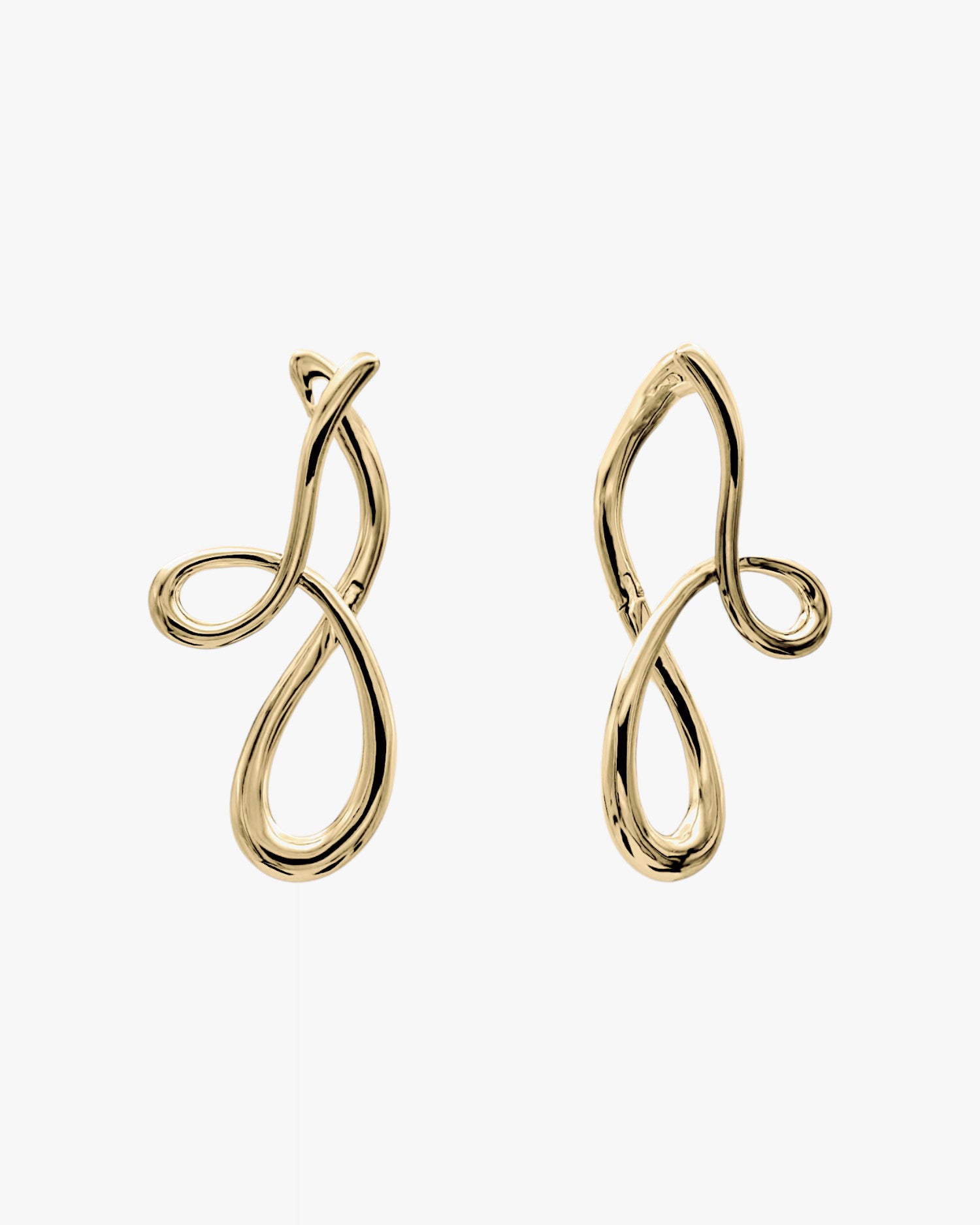 Pendientes originales en plata bañada en oro estilo liquido entrelazado