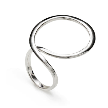 Anillos de diseño circular entrelazado