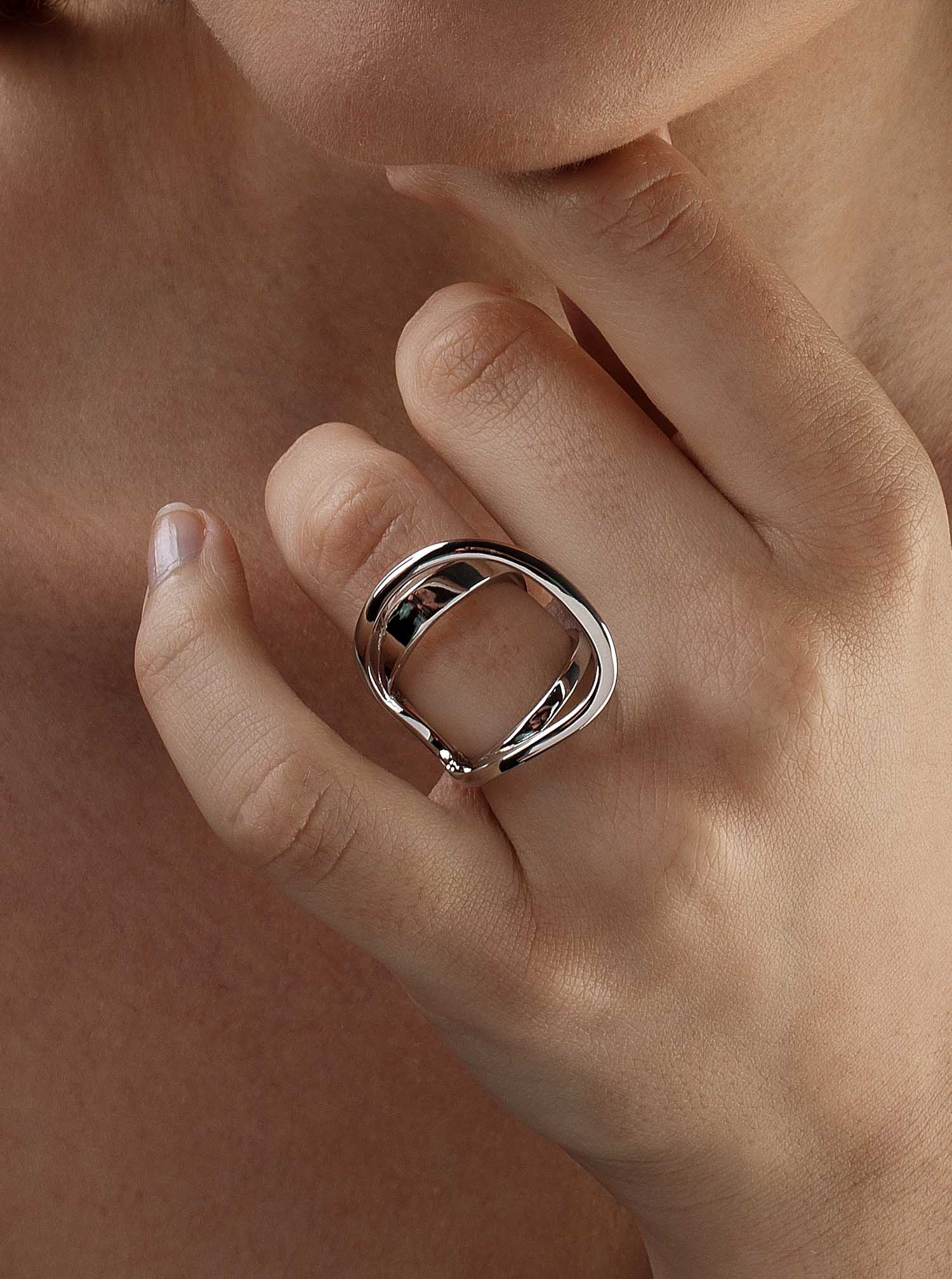 Anillos de diseño motivo circular grande