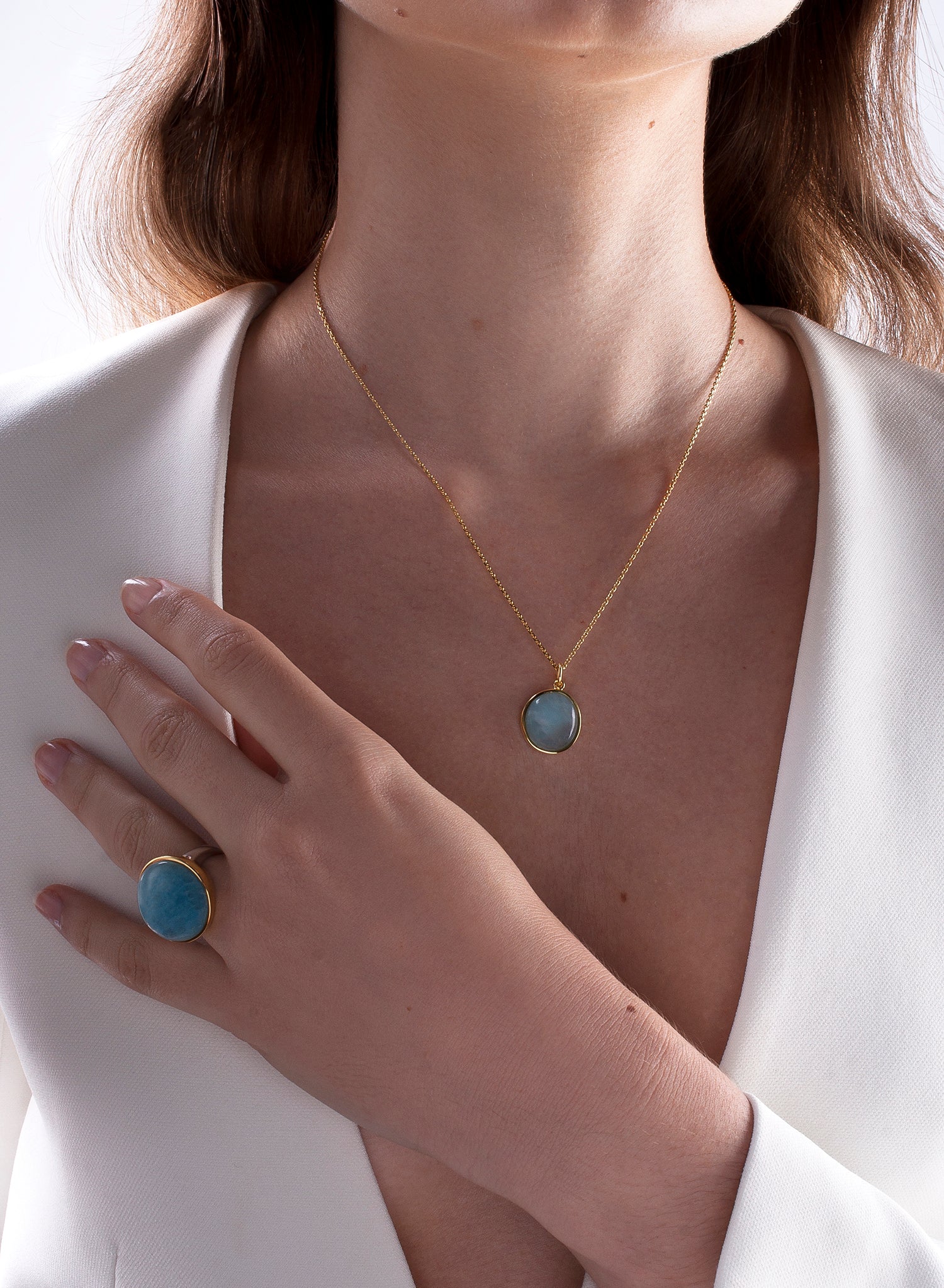 Collares con piedras plata lisa baño en oro motivo azul circular