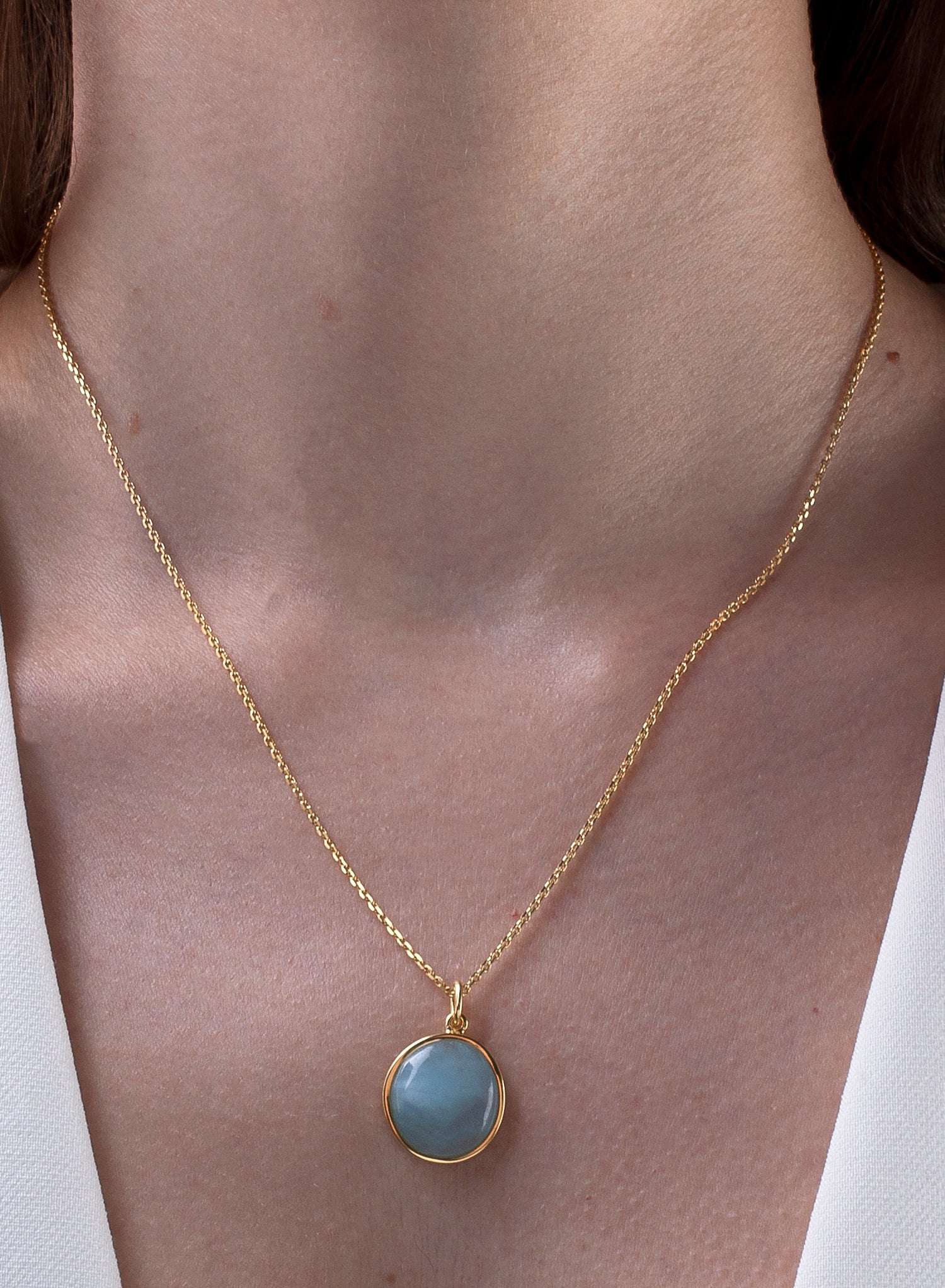 Collares con piedras plata lisa baño en oro motivo azul circular