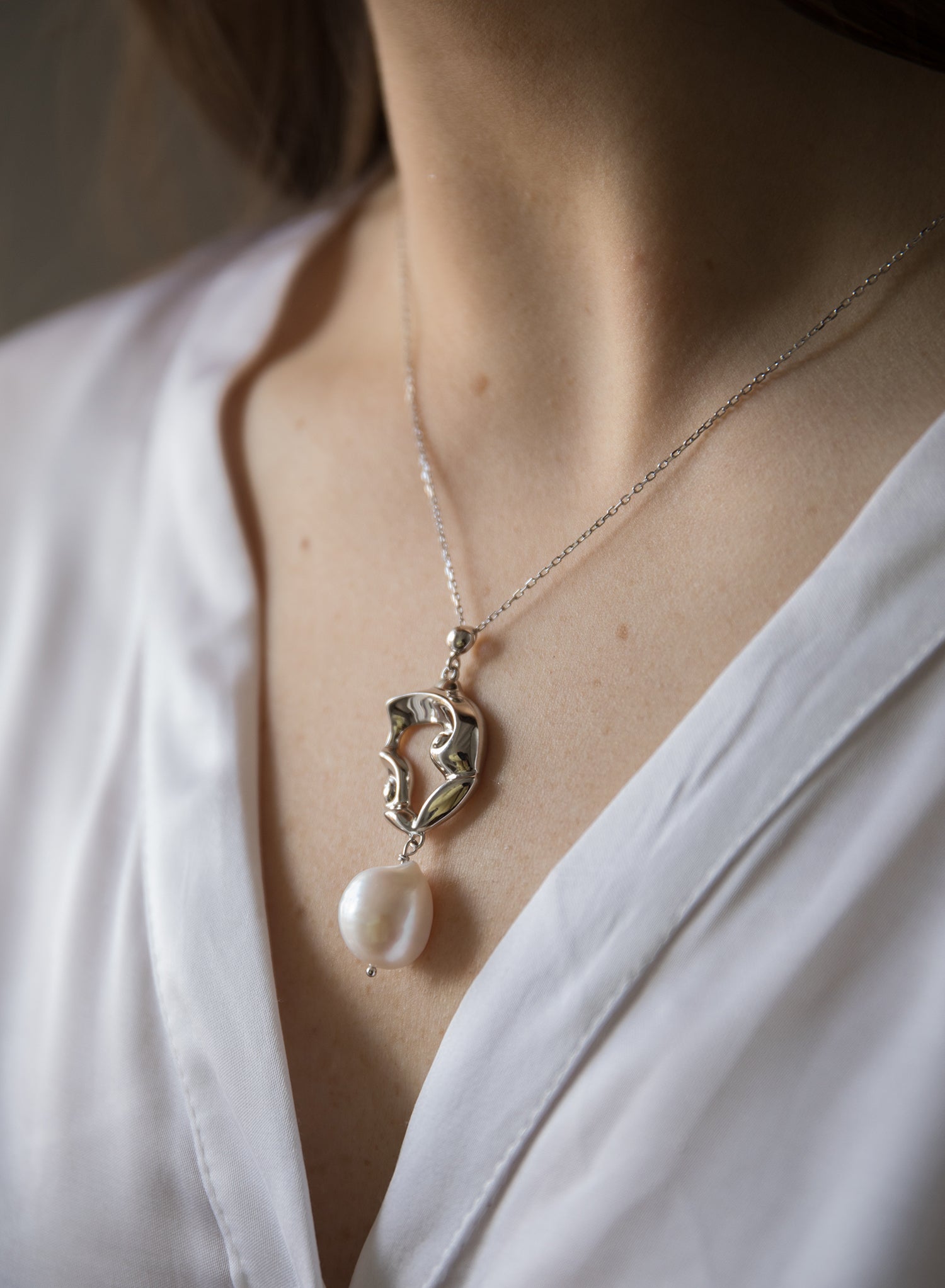 Colgante perlas en plata mujer diseño liquido