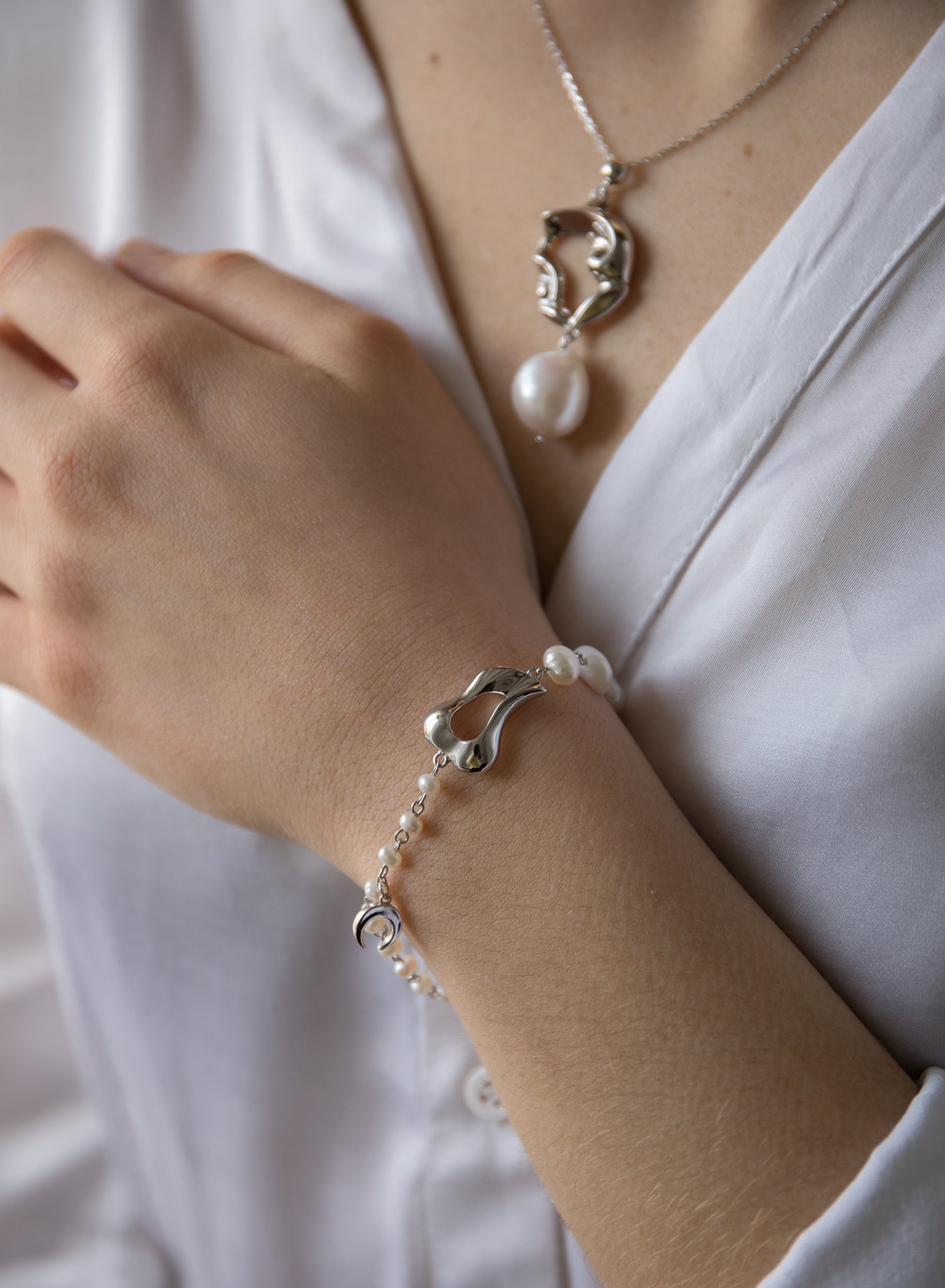 Colgante perlas en plata mujer diseño liquido