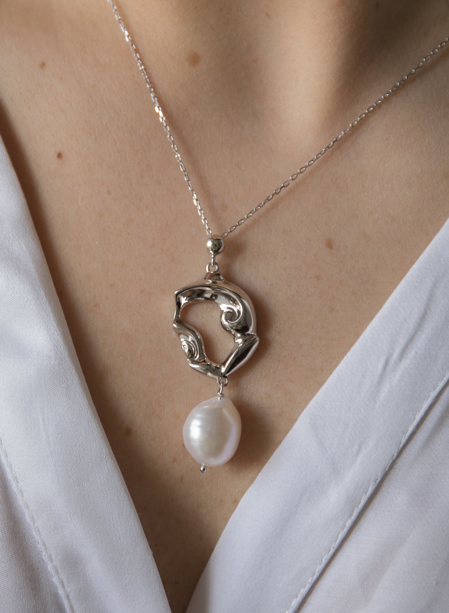 Colgante perlas en plata mujer diseño liquido