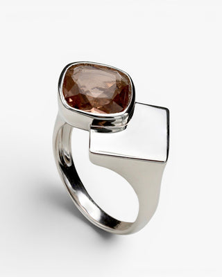 Anillos con piedras en tono bronce y motivo de plata lisa